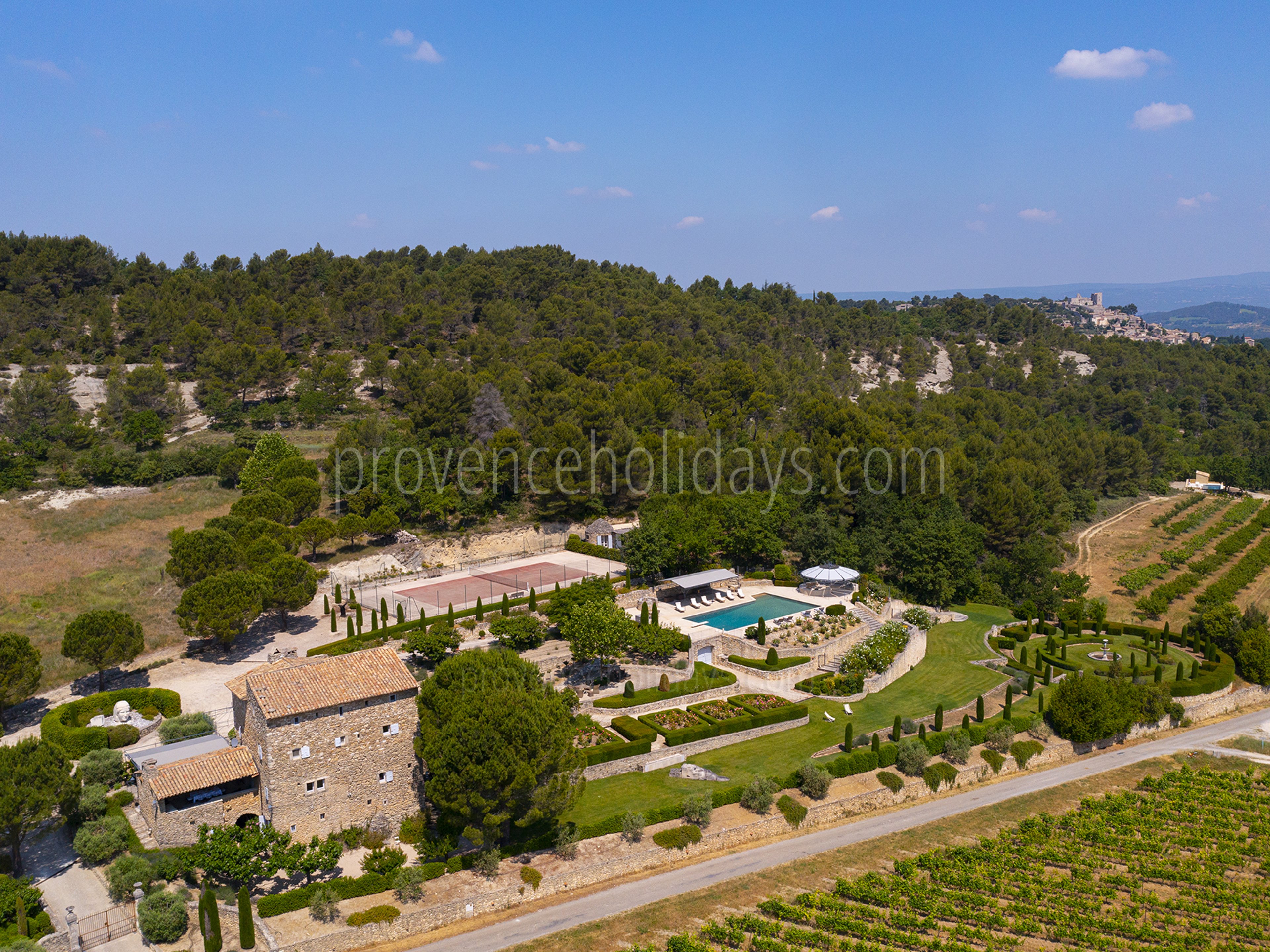 7 - La Roseraie: Villa: Exterior