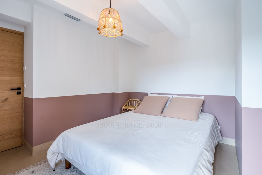 28 - Mas de Seguret: Villa: Bedroom