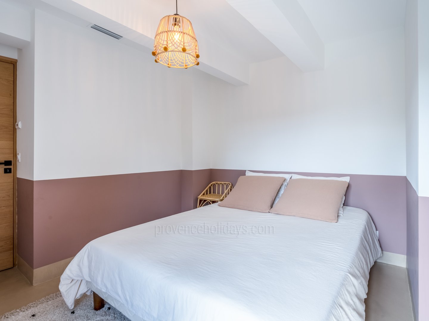 28 - Mas de Seguret: Villa: Bedroom