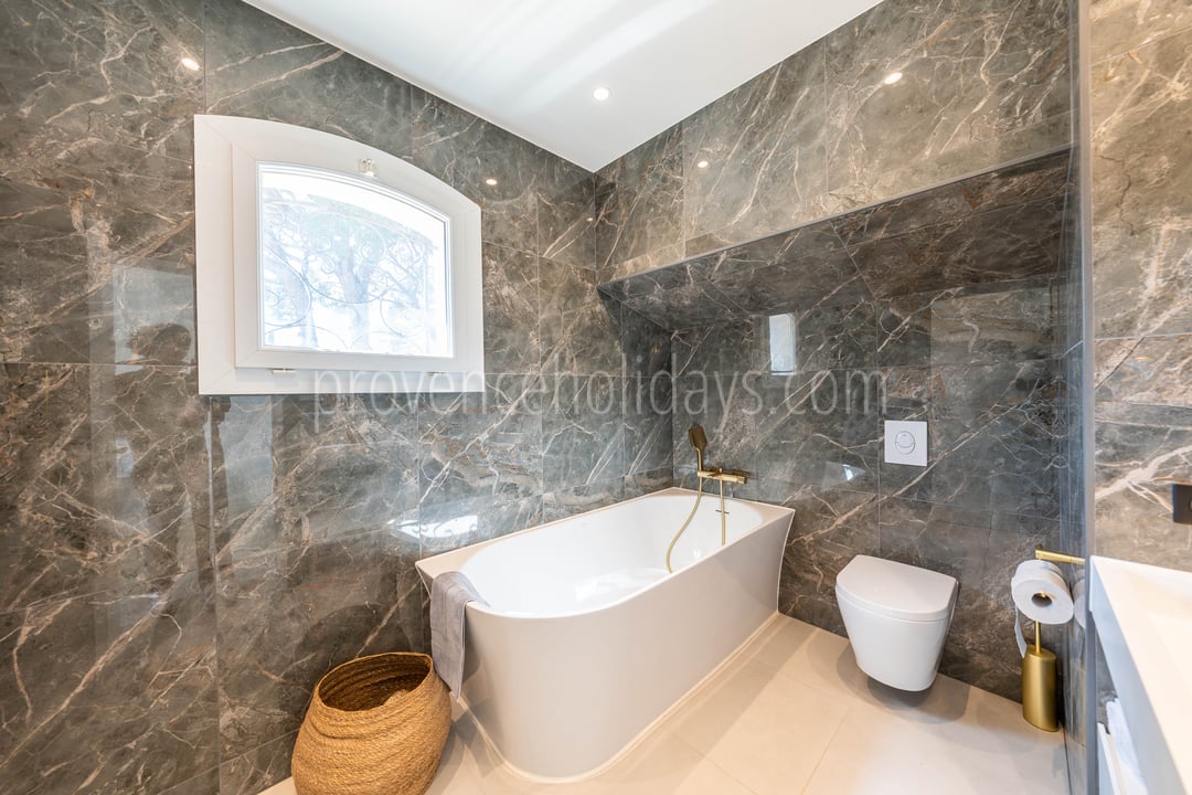 14 - Villa Croisette: Villa: Bathroom