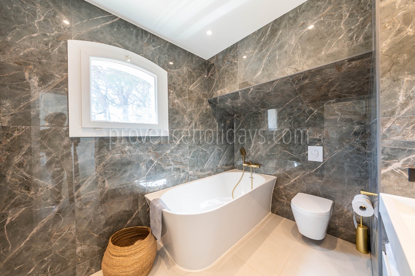 14 - Villa Croisette: Villa: Bathroom