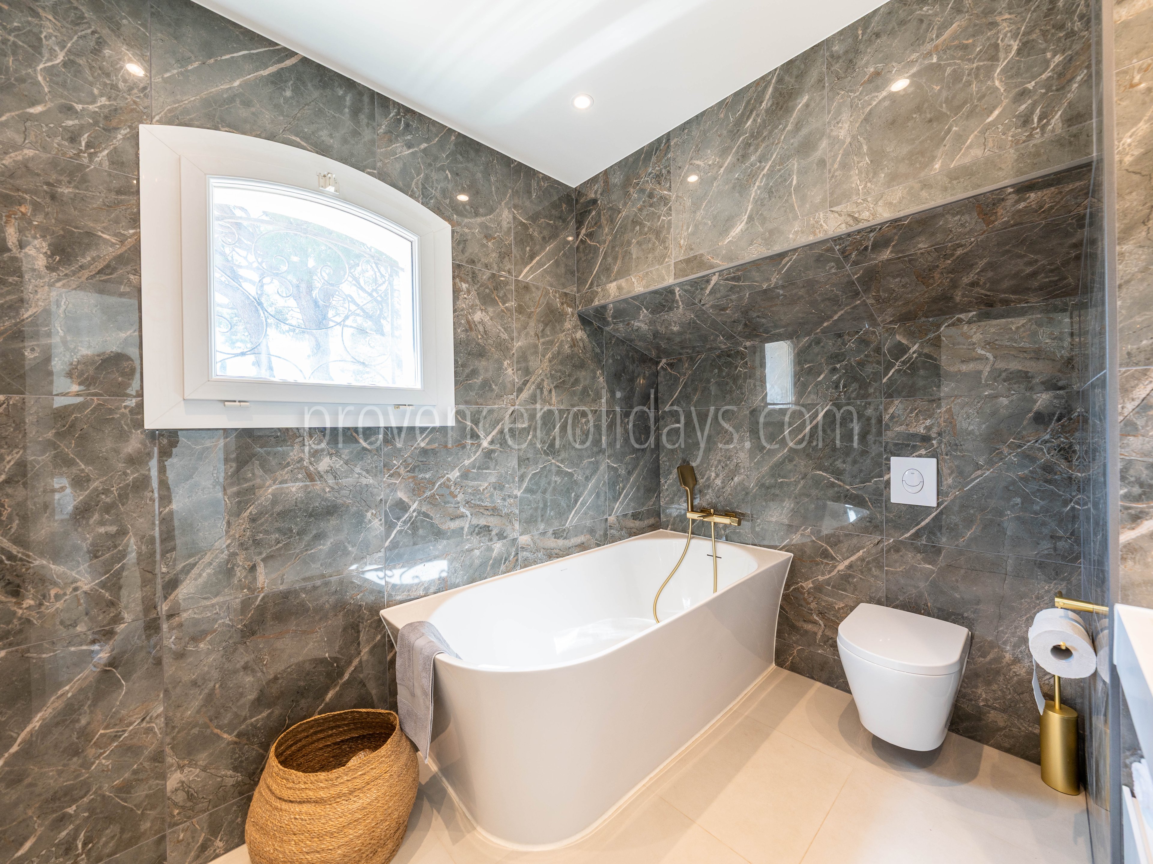 14 - Villa Croisette: Villa: Bathroom