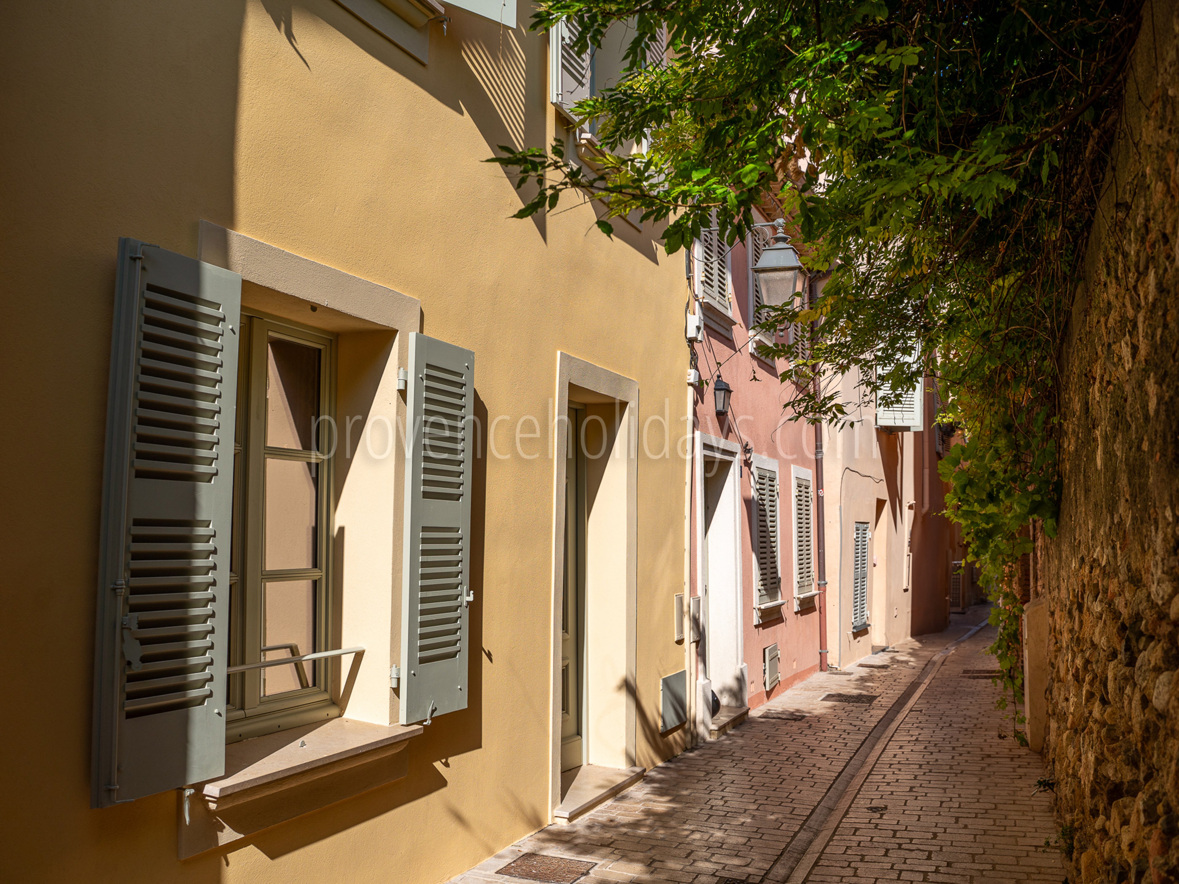 9 - La Tropézienne: Villa: Exterior