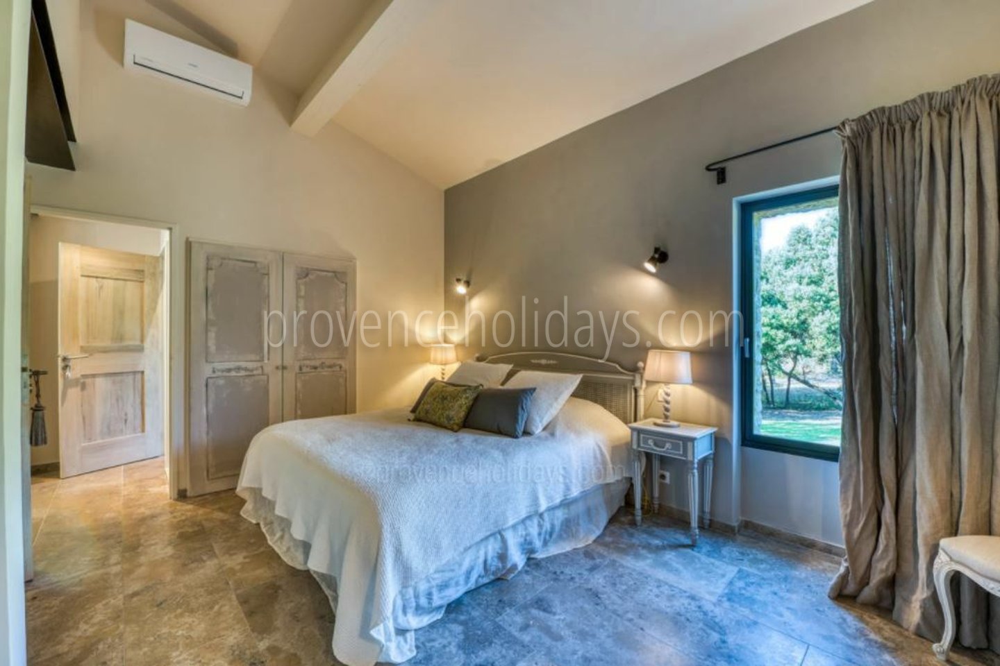 25 - Villa Daurèio: Villa: Bedroom