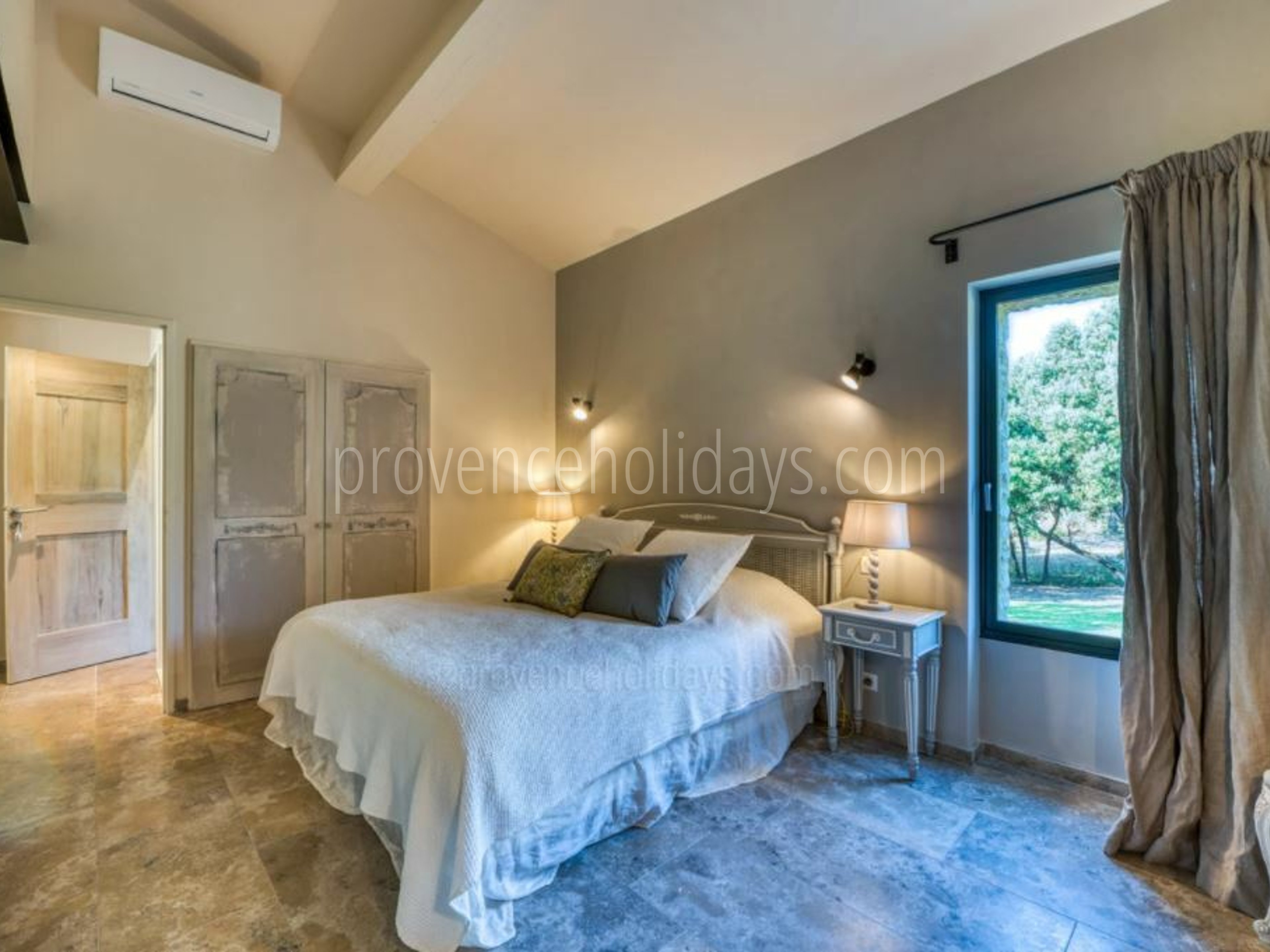25 - Villa Daurèio: Villa: Bedroom