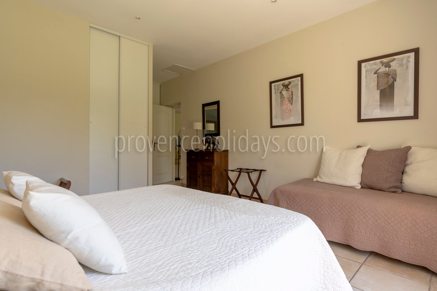 25 - Chez Alare: Villa: Bedroom