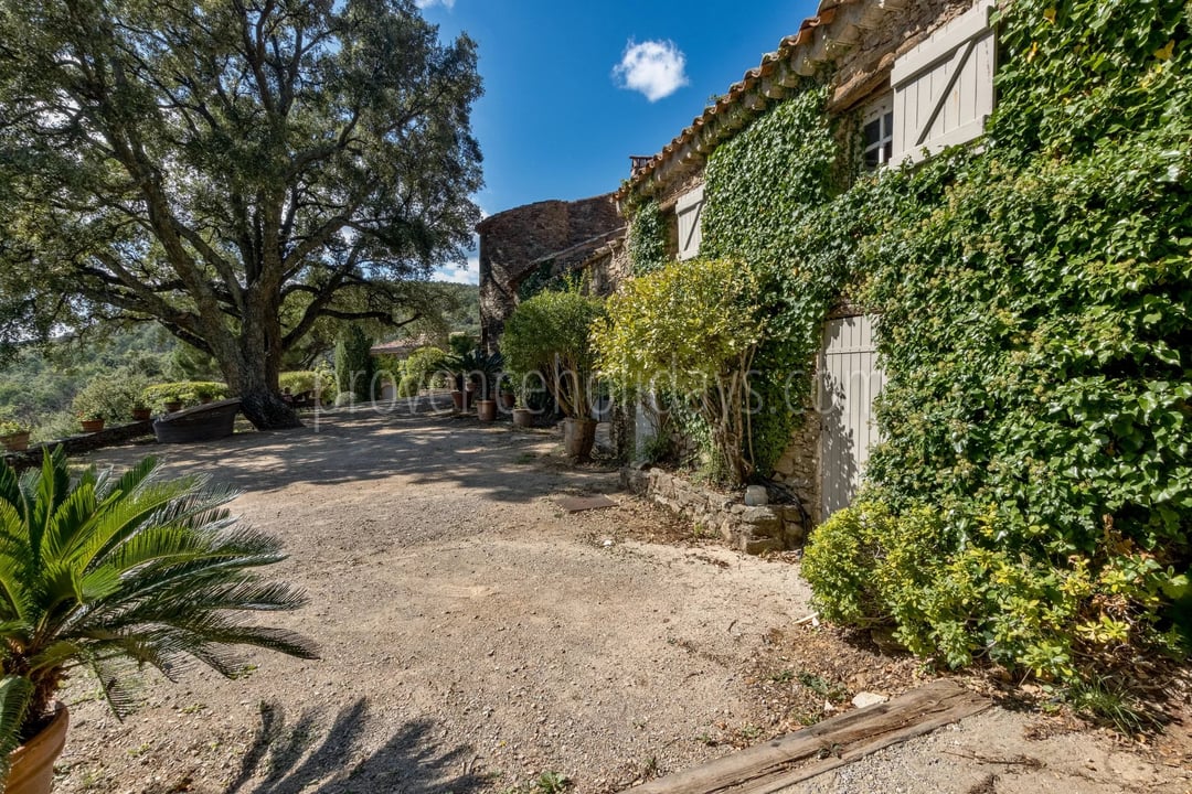 25 - Steinernes hameau in La Garde-Freinet: Villa: Exterior