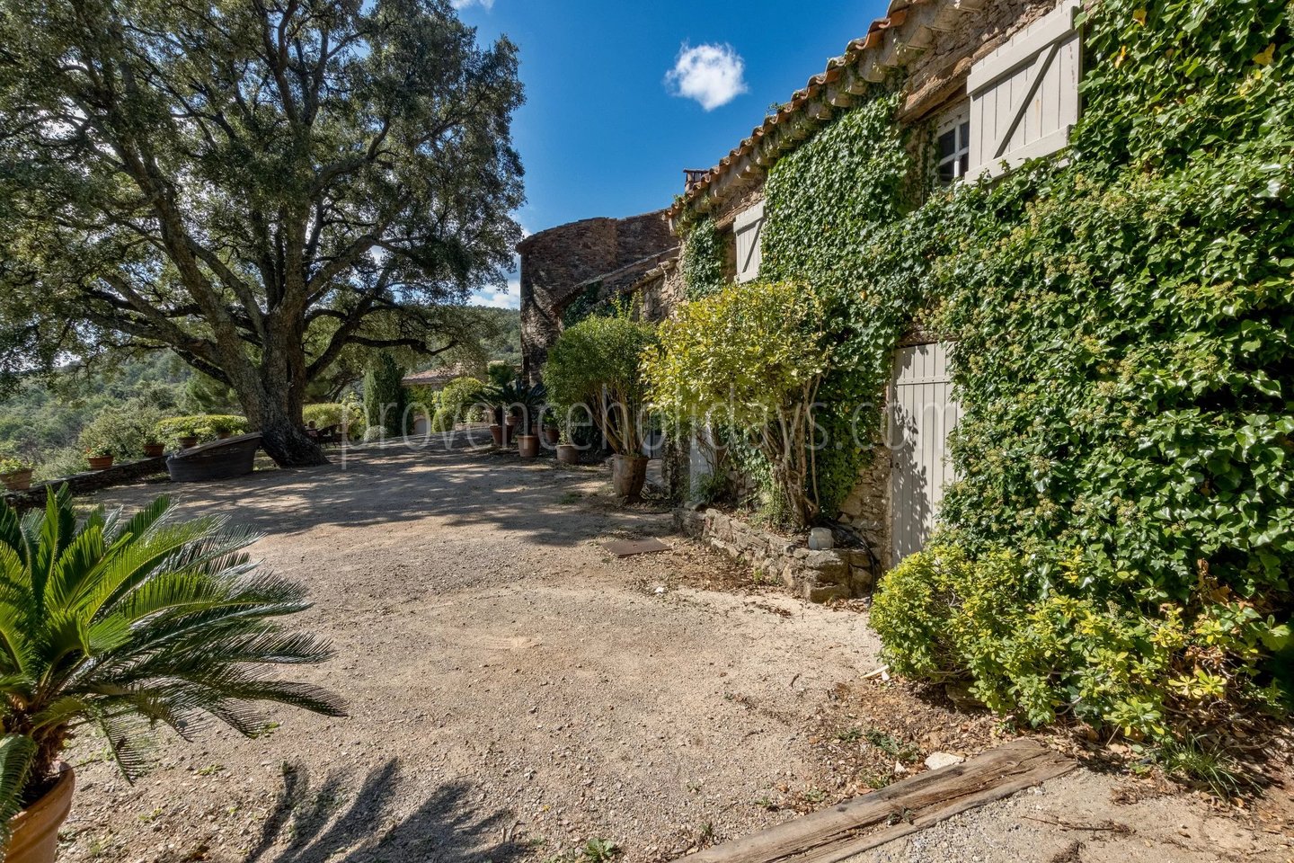 25 - Stone hameau in La Garde-Freinet: Villa: Exterior