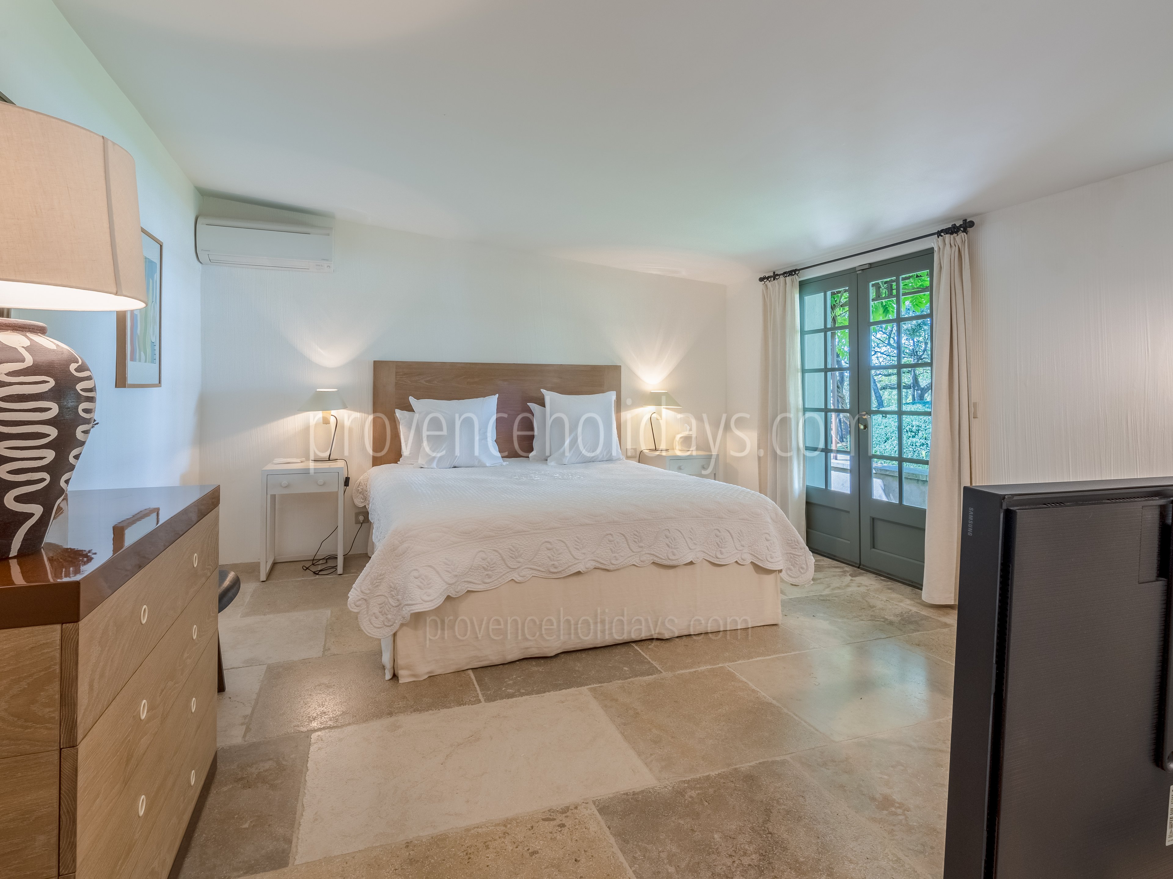 40 - Mas en Campagne: Villa: Bedroom