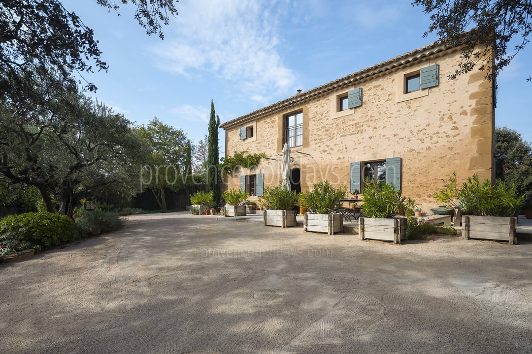 13 - Bergerie de Beaumes: Villa: Exterior