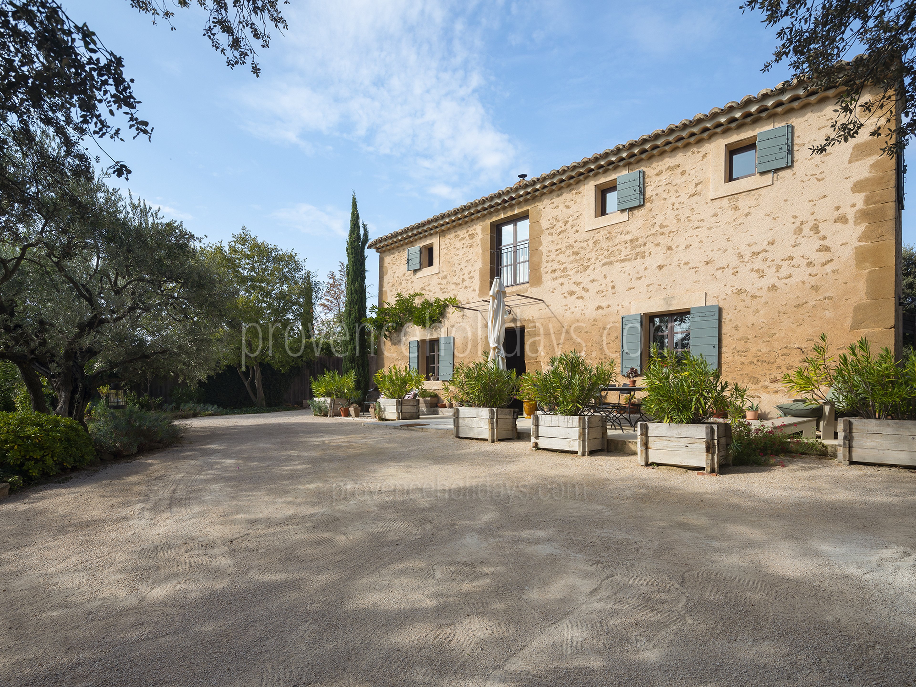 13 - Bergerie de Beaumes: Villa: Exterior