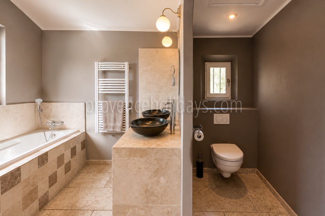 30 - Villa met uitzicht in Apt: Villa: Bathroom