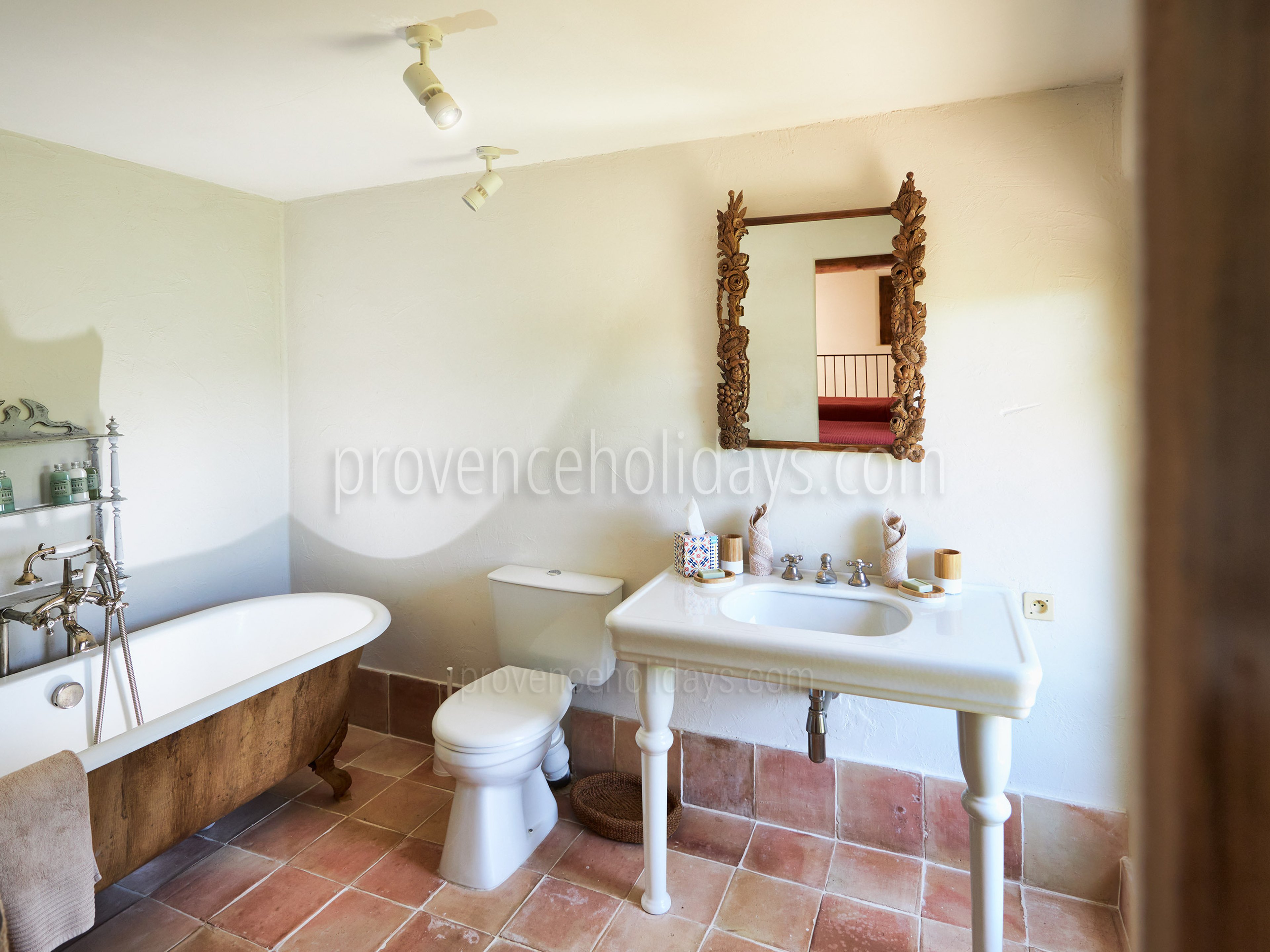 91 - Château de Luberon: Villa: Bathroom