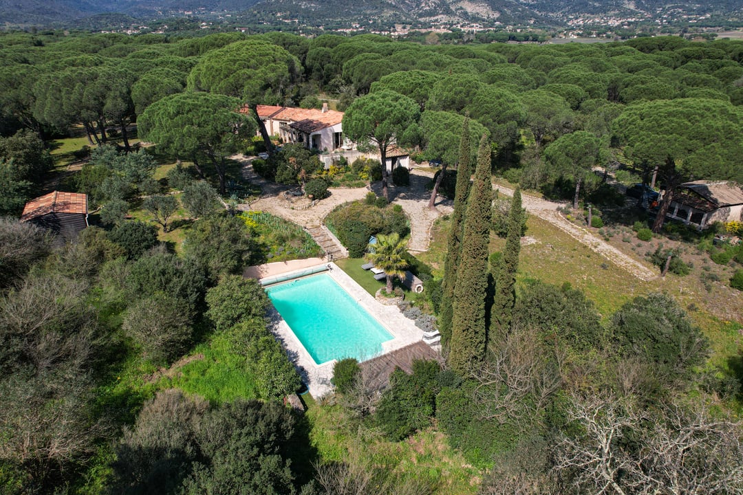 Property with guest house and pool at Plan-de-la-Tour
