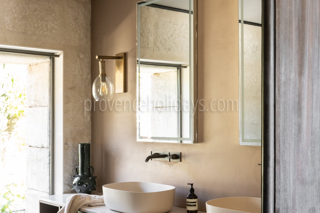 33 - Mas des Collines: Villa: Bathroom 2