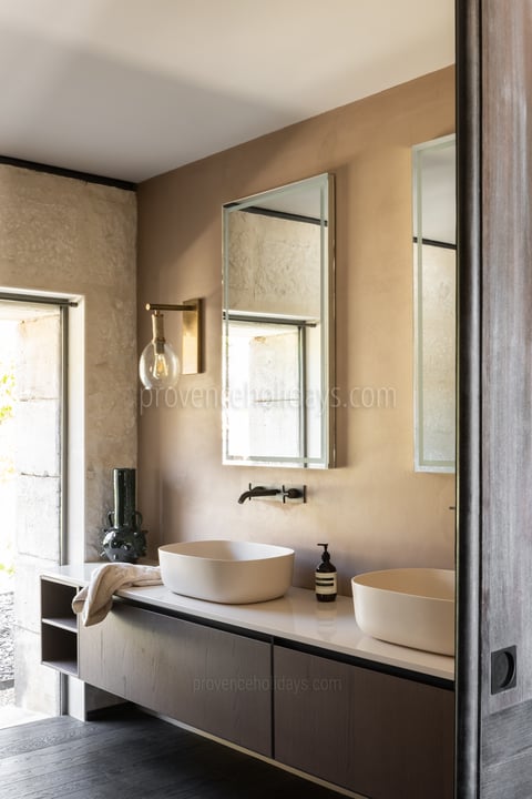 33 - Mas des Collines: Villa: Bathroom 2