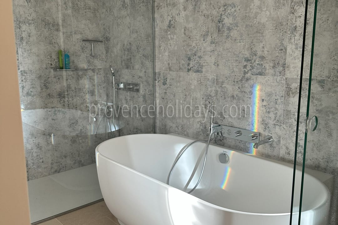 51 - Domaine Altavista: Villa: Bathroom