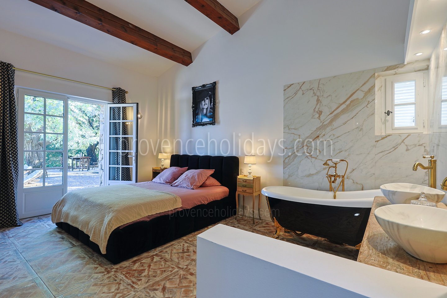 37 - Le Mas de la Garde: Villa: Bedroom