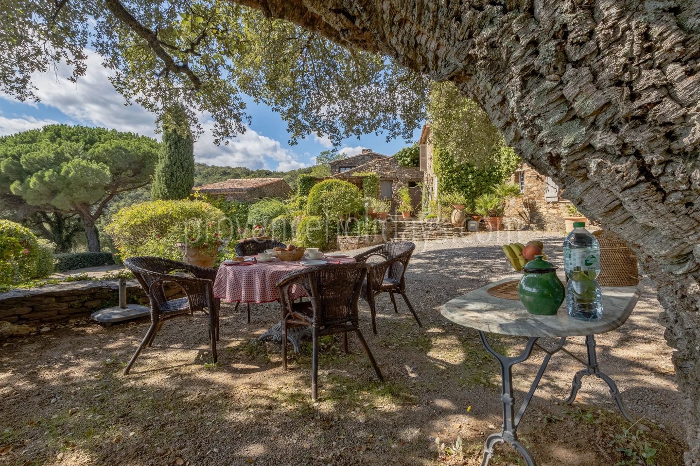 1 - Stone hameau in La Garde-Freinet: Villa: Exterior
