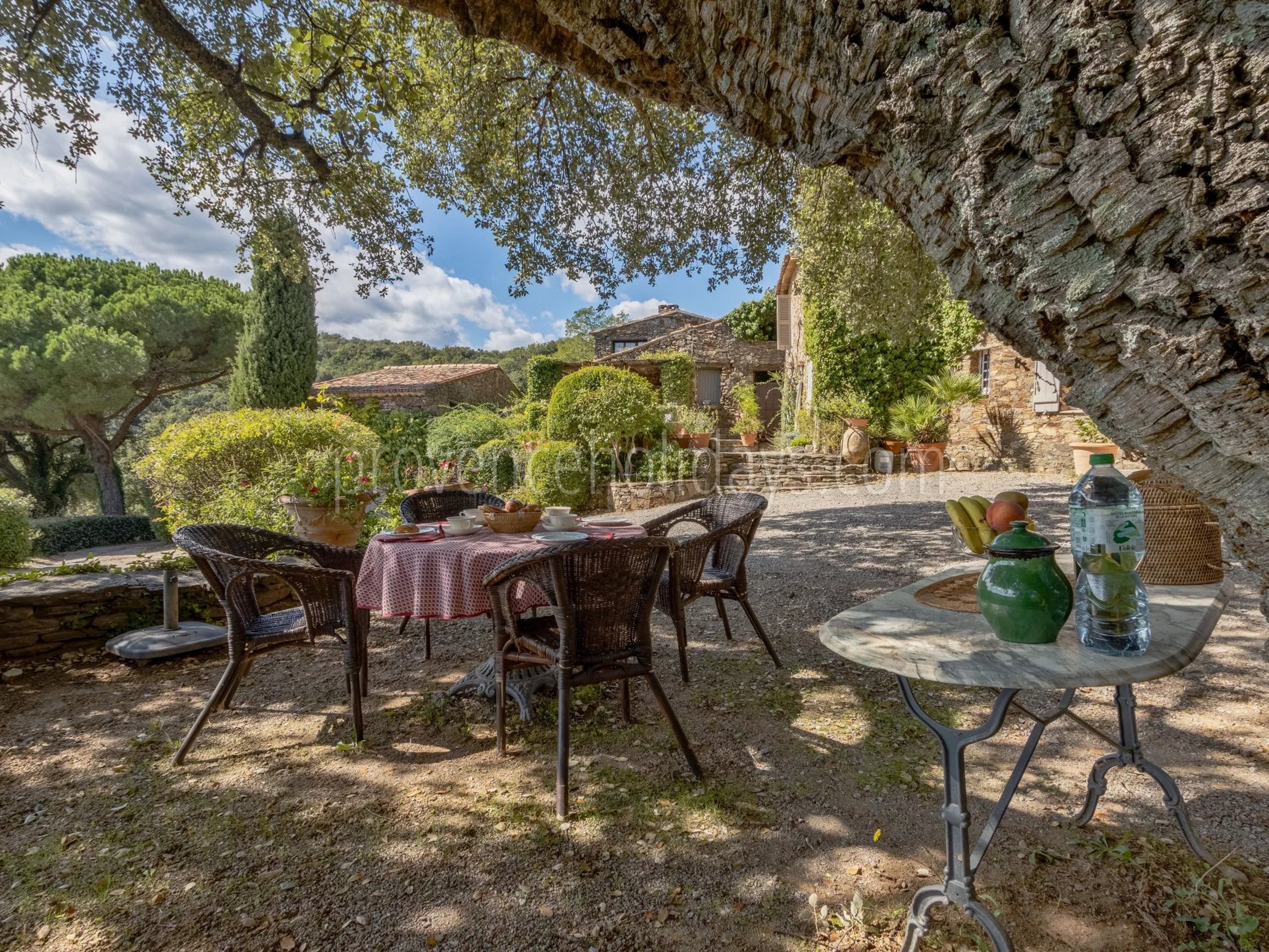 1 - Steinernes hameau in La Garde-Freinet: Villa: Exterior