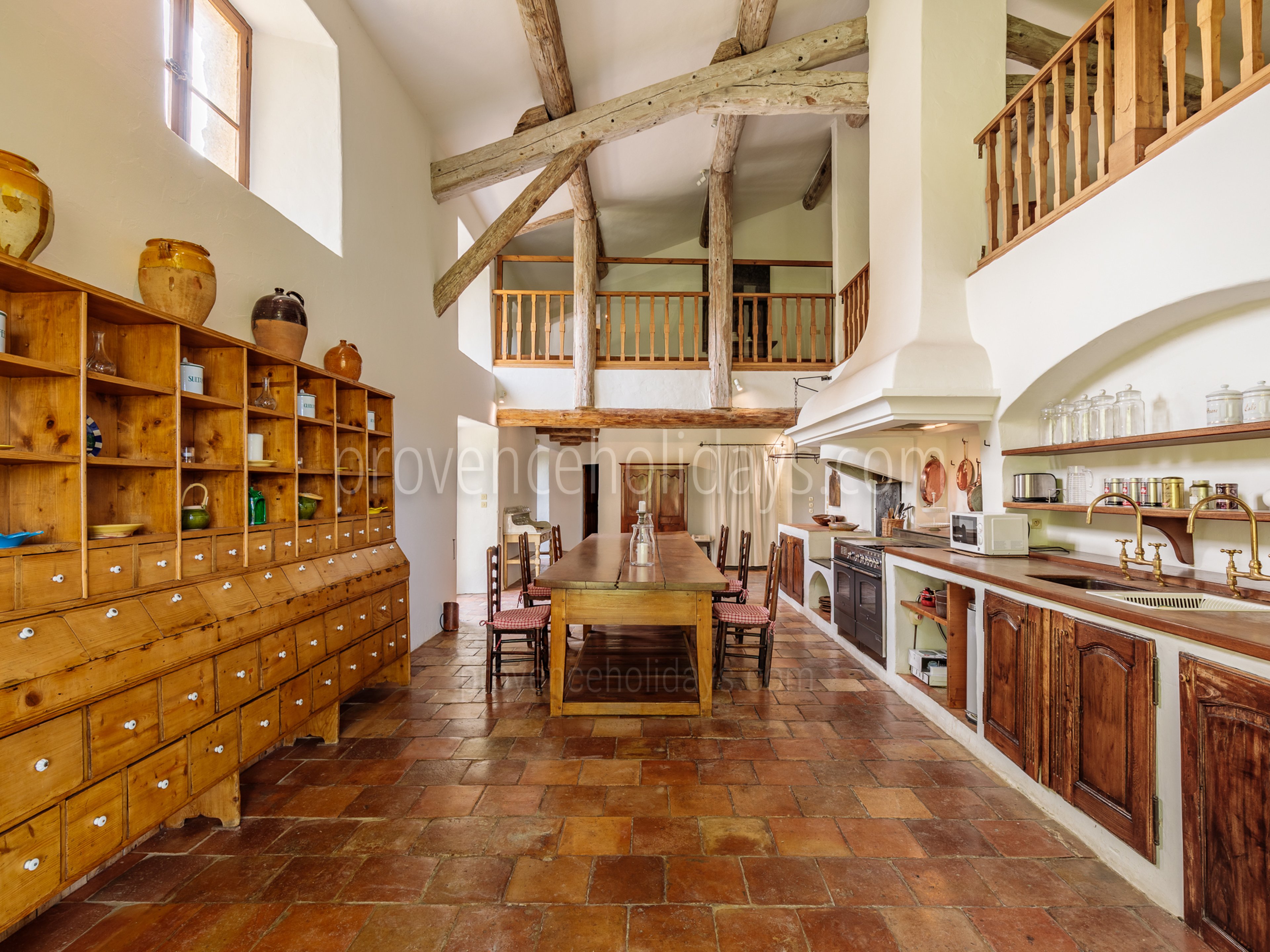 10 - Bastide de Luberon: Villa: Interior