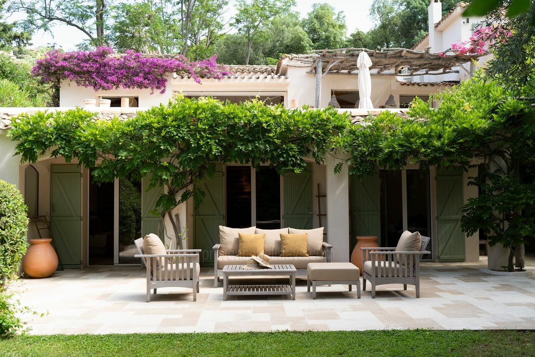 13 - Villa Luna: Villa: Exterior