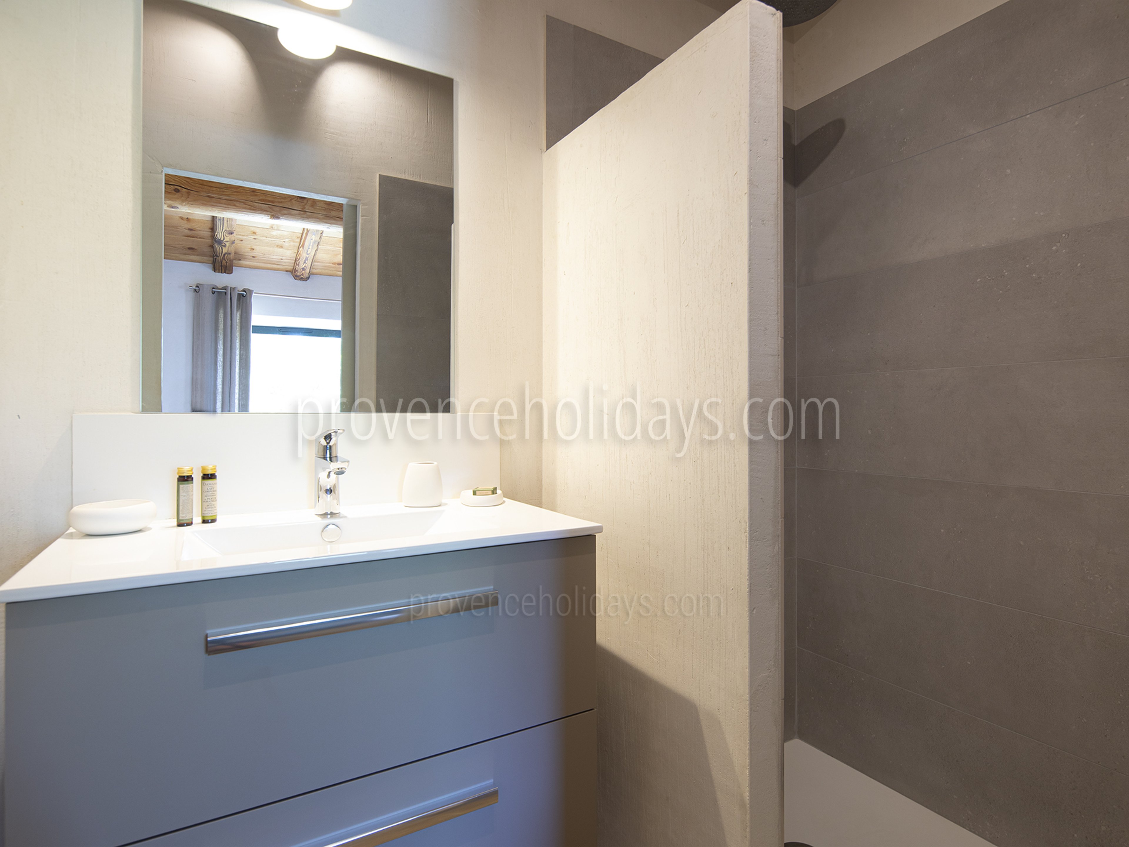 16 - Mas des Cerisiers: Villa: Bathroom