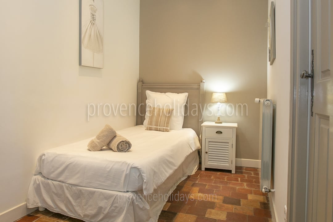 Adjacent room to master bedroom 4