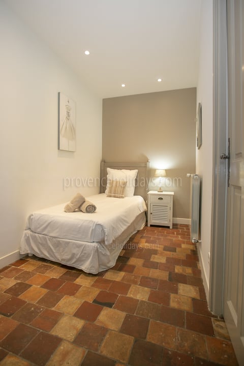 19 - Les Oliviers: Villa: Bedroom - Adjacent room to master bedroom 4