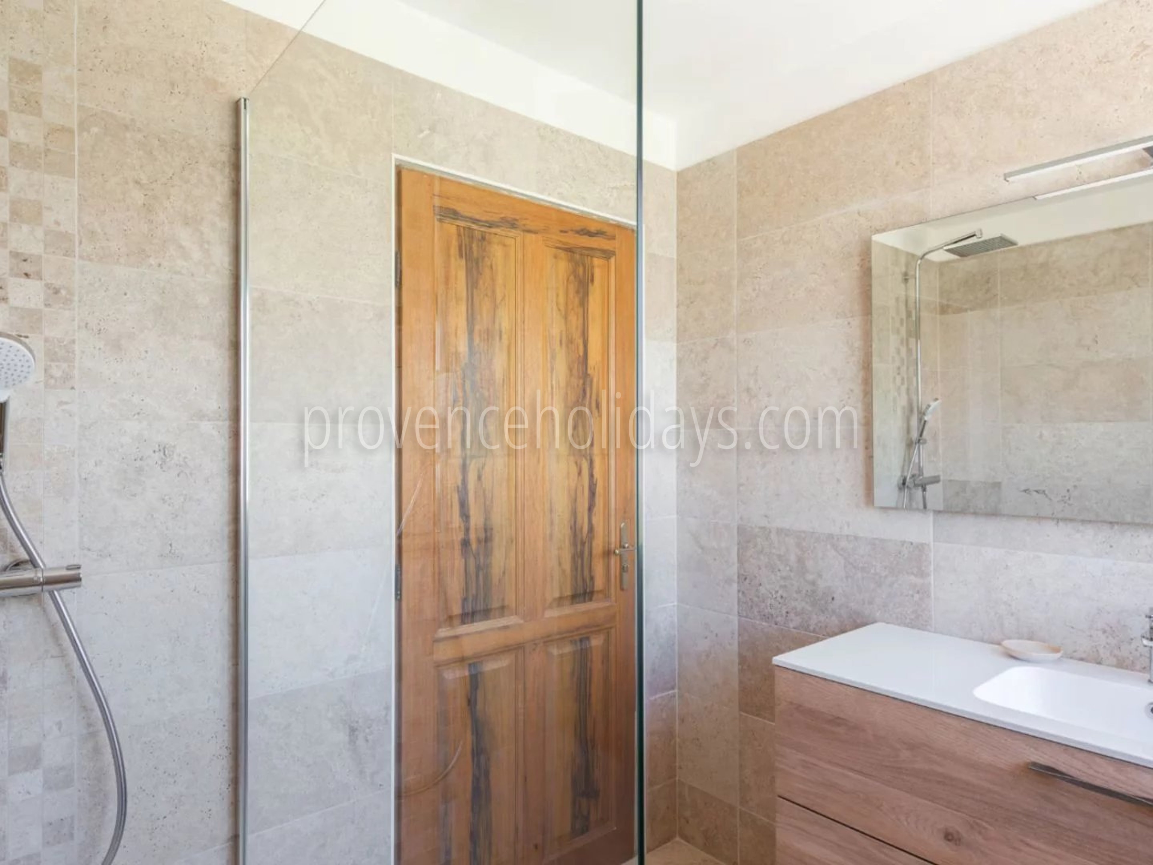 13 - Villa in Port de Miramar in La Londe-les-Maures: Villa: Bathroom