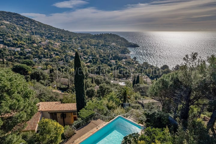 30 - Te renoveren villa in Rayol-Canadel-sur-Mer: Villa: Exterior