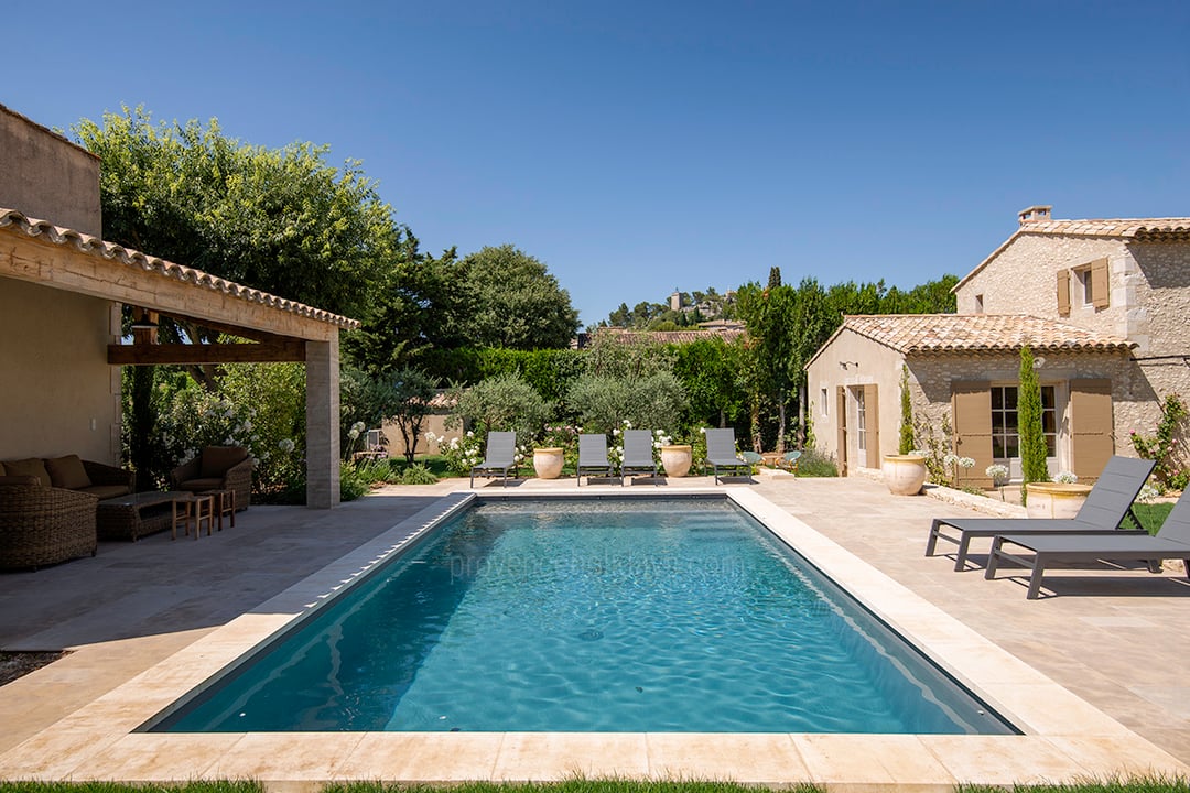 Villa décorée avec goût avec piscine chauffée à Eygalières