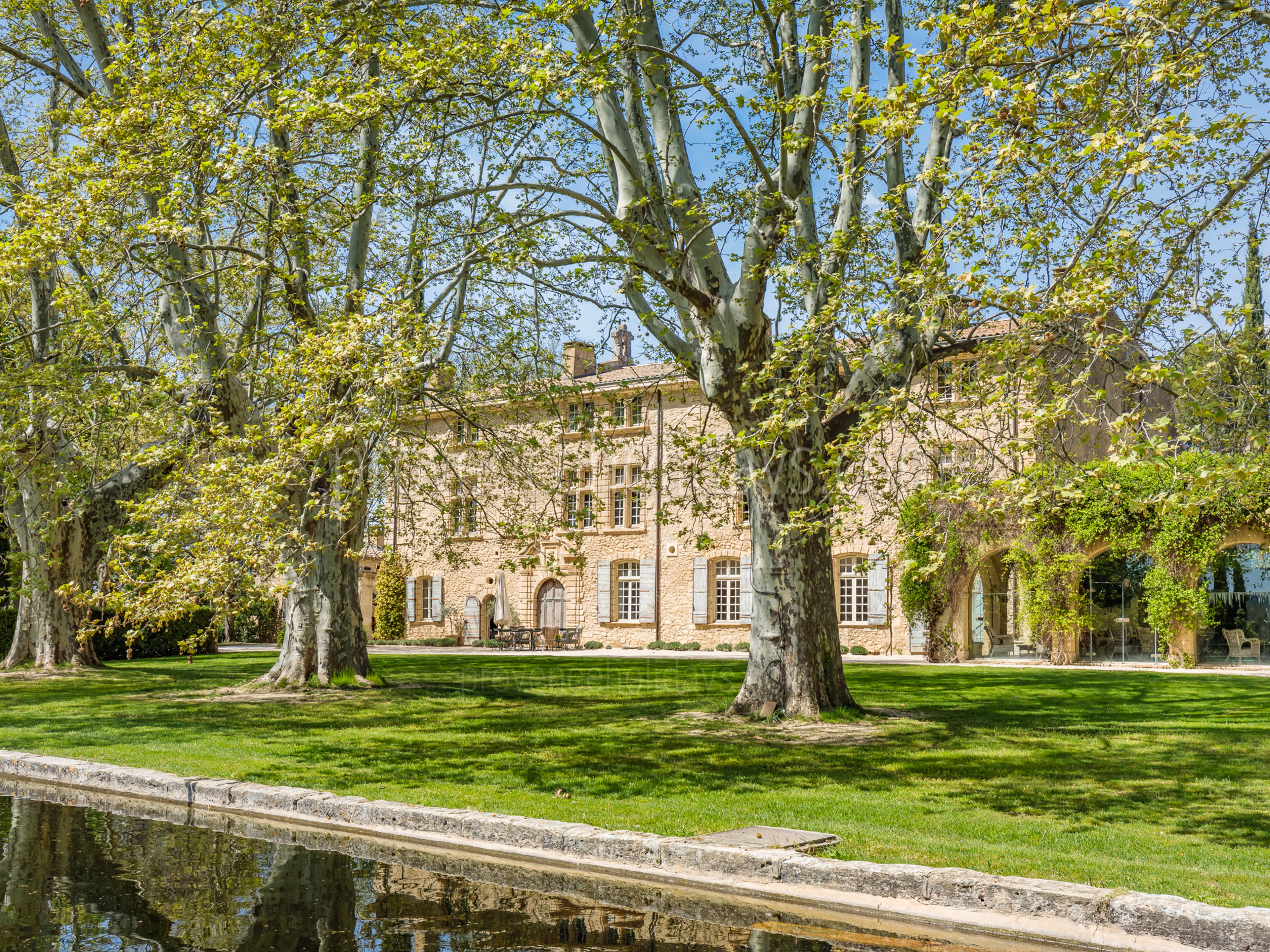 1 - Château de Luberon: Villa: Exterior