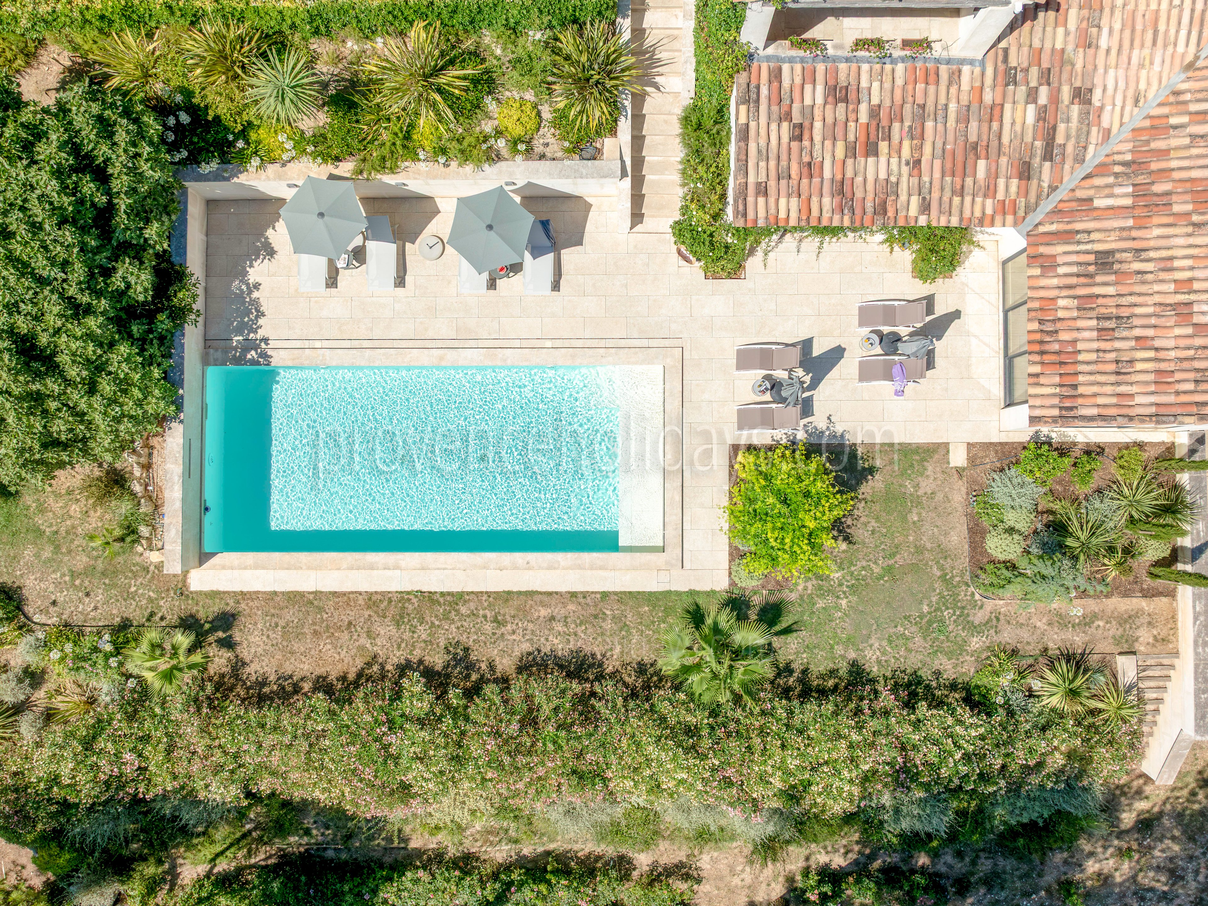 38 - Mas des Songes: Villa: Exterior