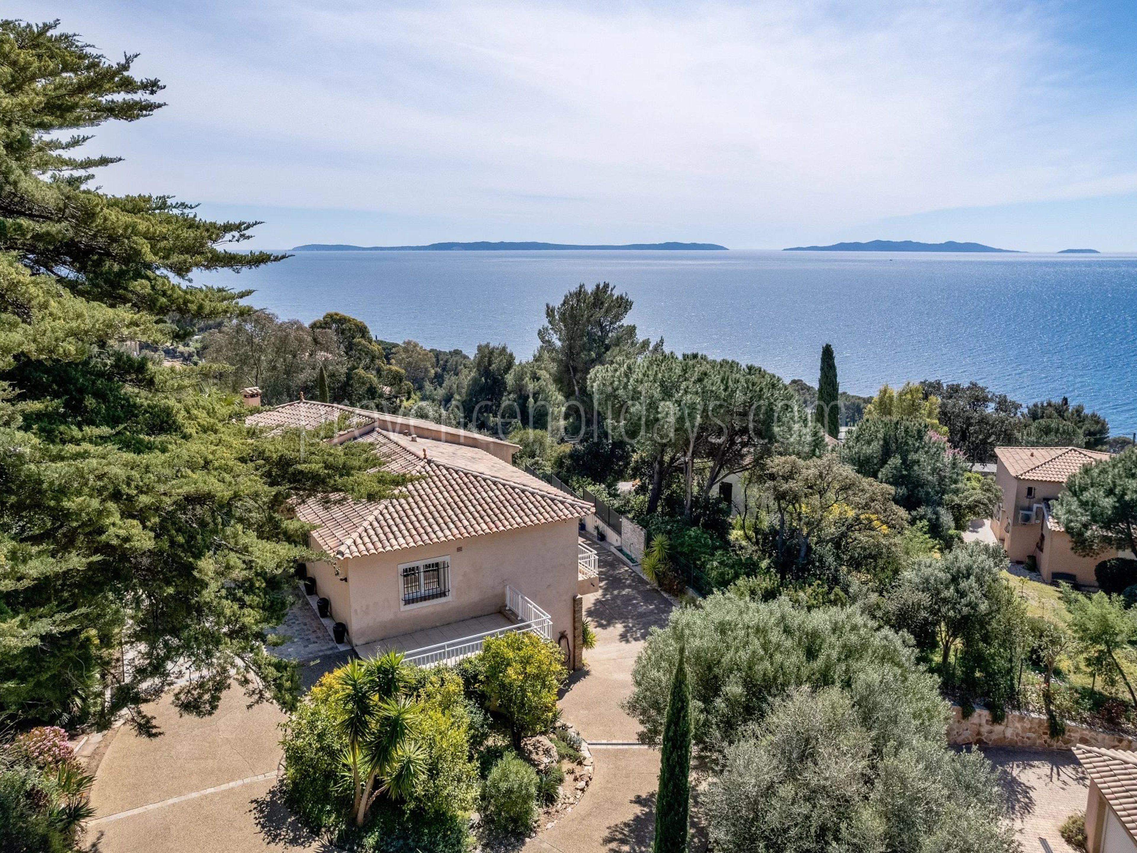 3 - Villa en bord de mer au Lavandou: Villa: Exterior