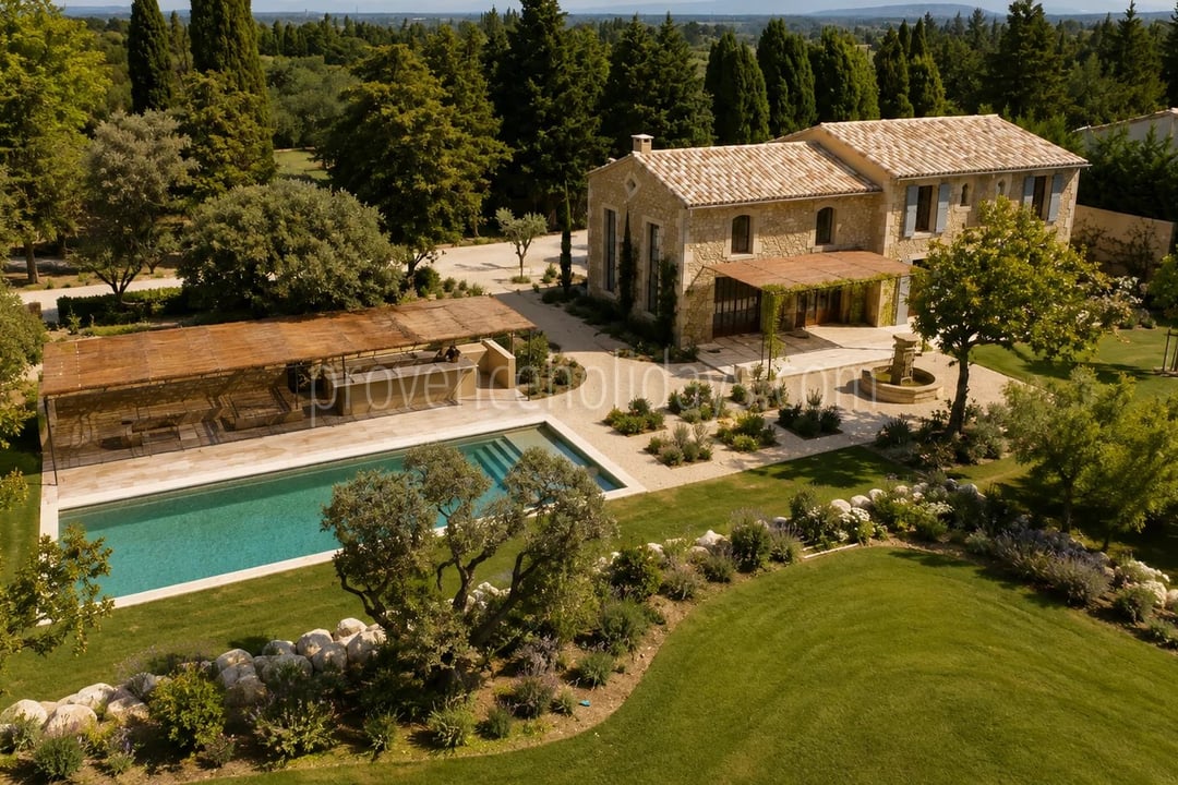 42 - Mas contemporain à Eygalières: Villa: Exterior