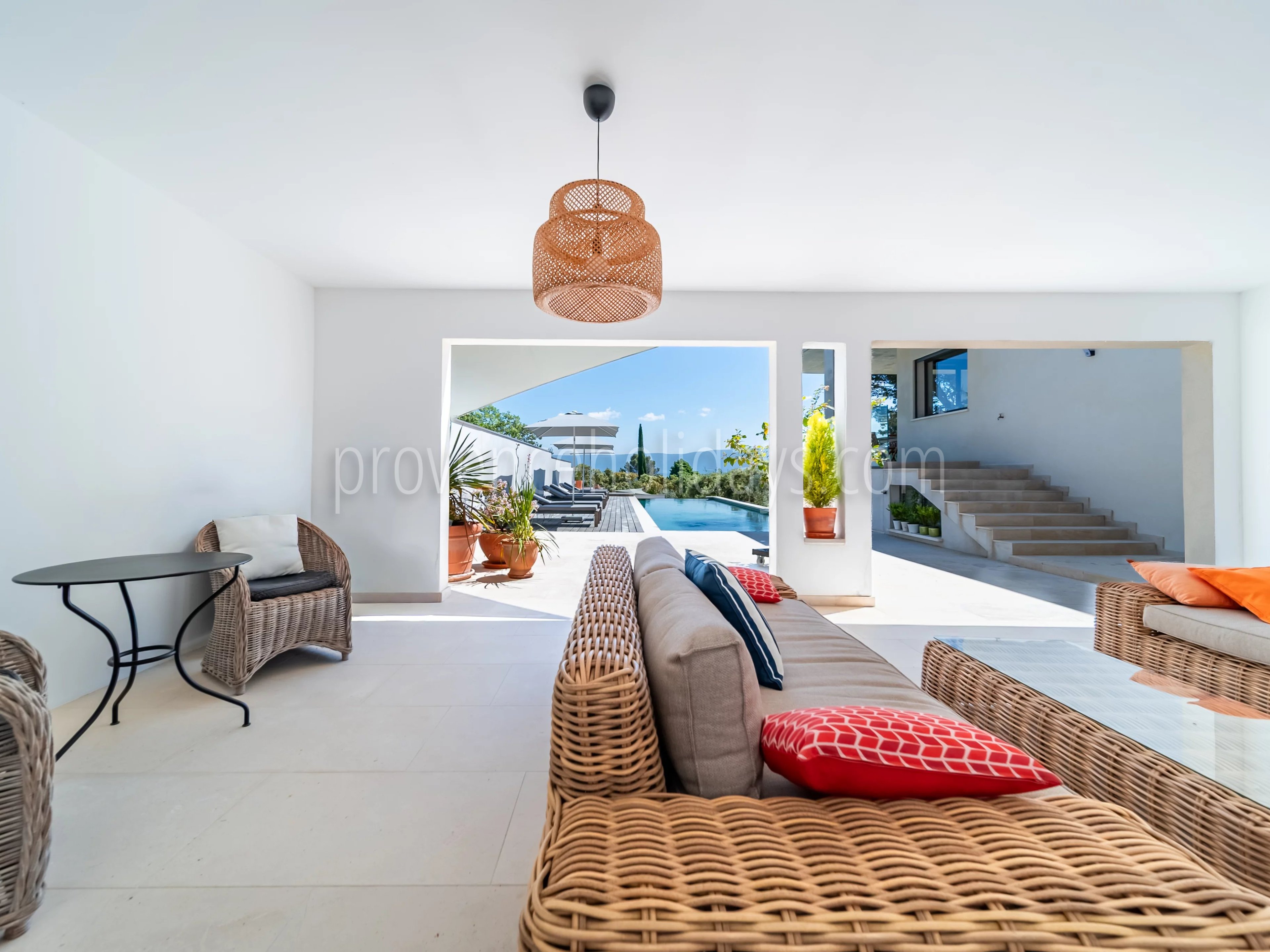 23 - Villa with pool in Gordes: Villa: Exterior