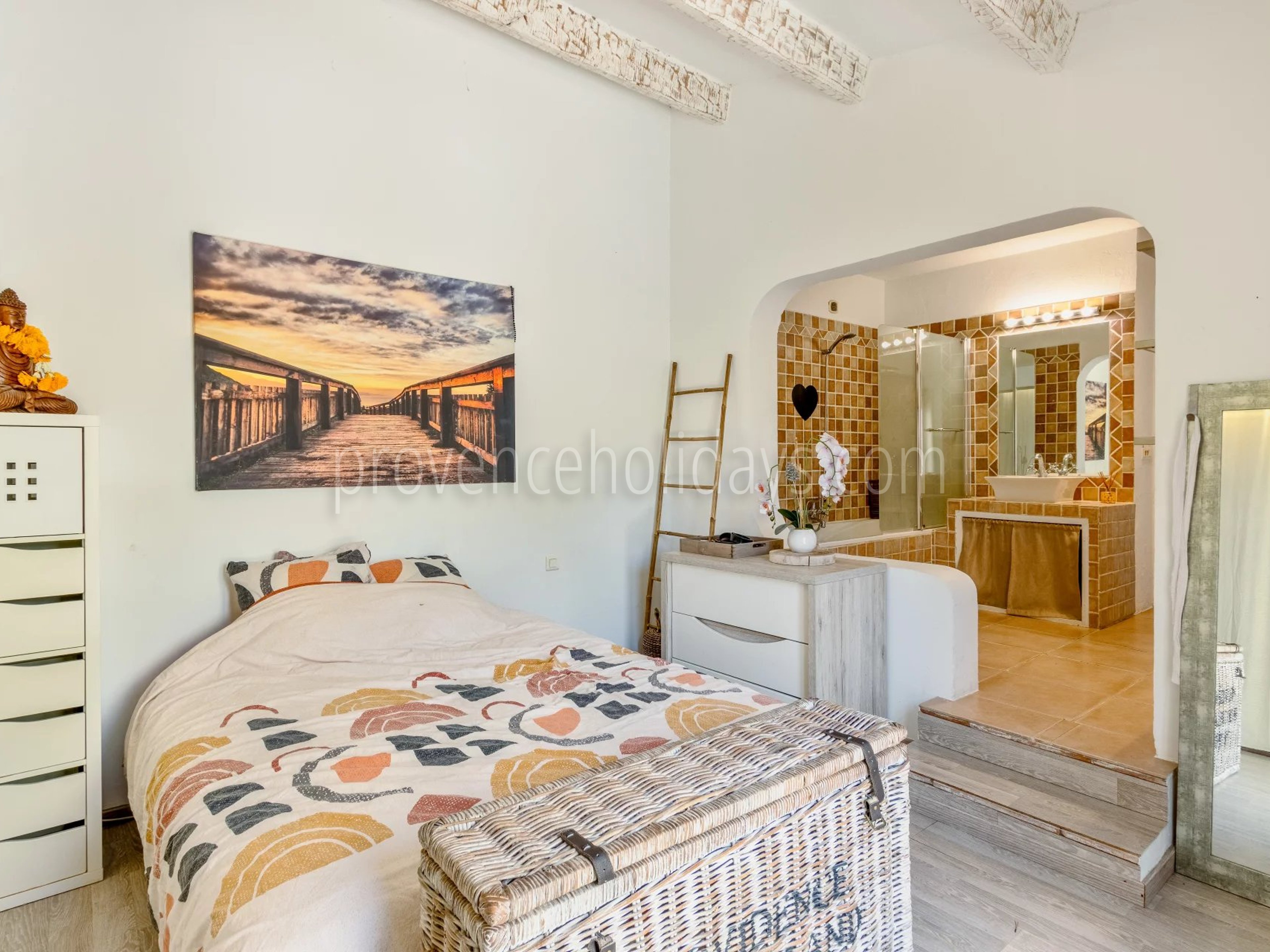 15 - Quiet house in Gassin: Villa: Bedroom
