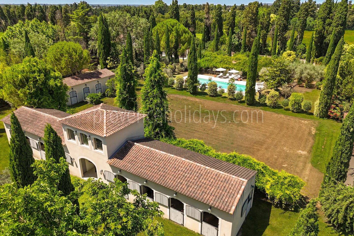 1 - Stone estate in Eygalières: Villa: Exterior