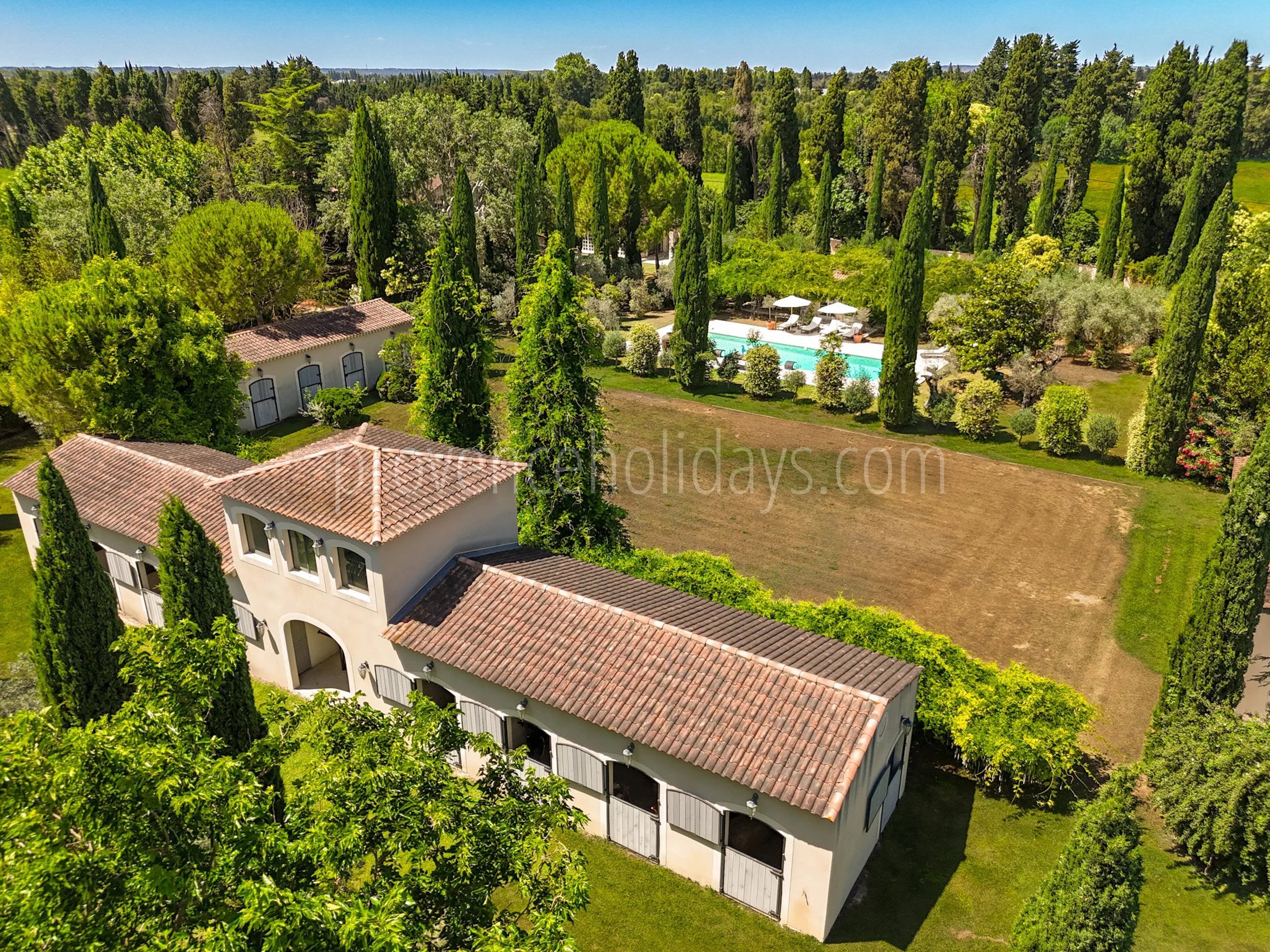 1 - Stone estate in Eygalières: Villa: Exterior