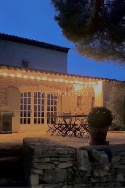 17 - Mas de Gordes: Villa: Exterior
