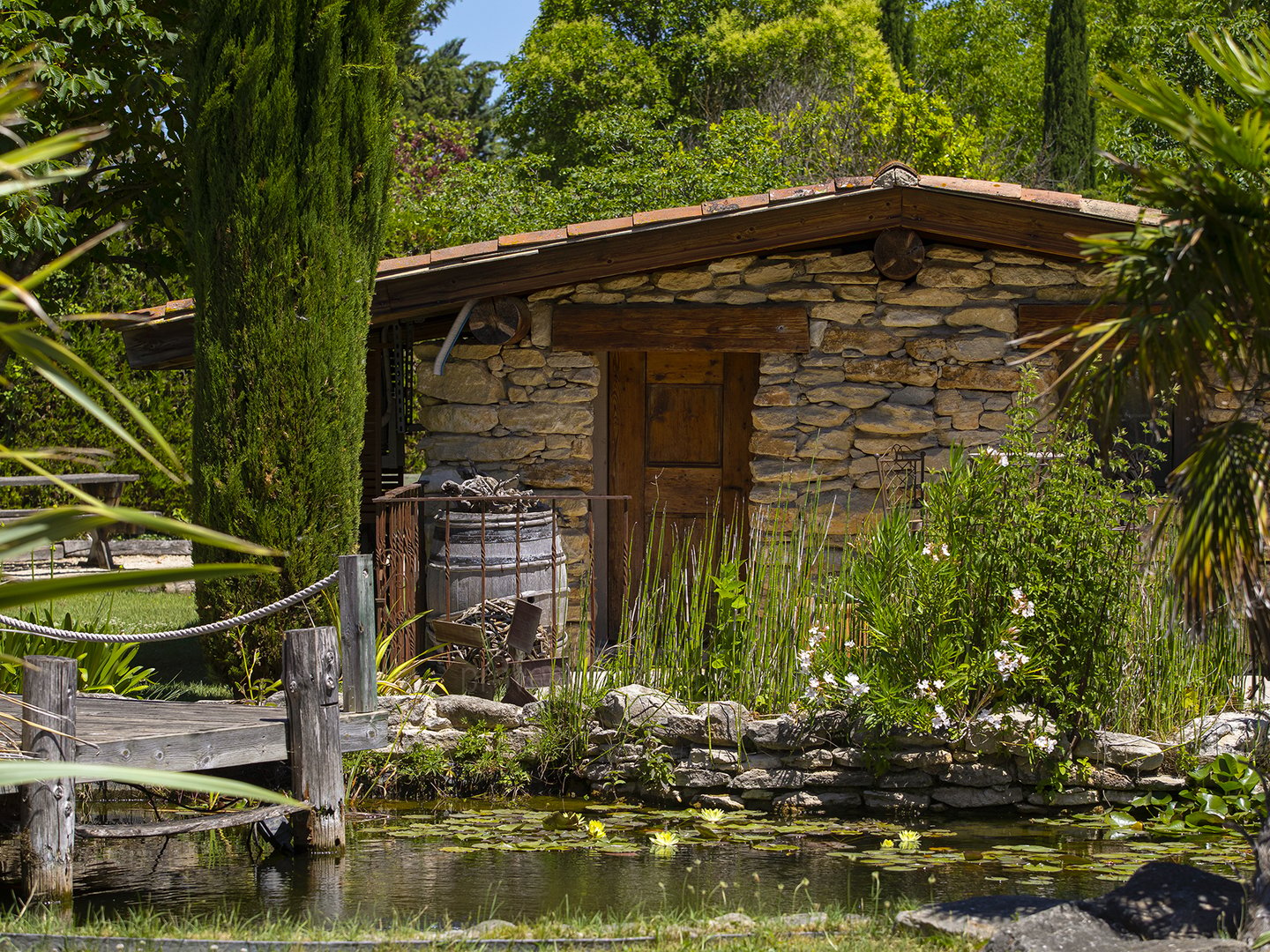 11 - Le Mas de la Sorgue: Villa: Exterior