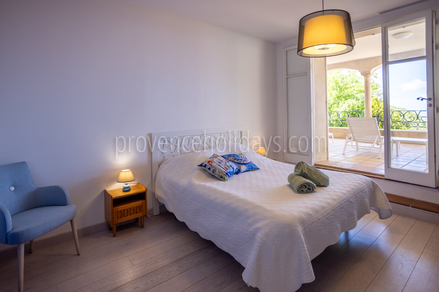16 - Château des Lumières: Villa: Bedroom