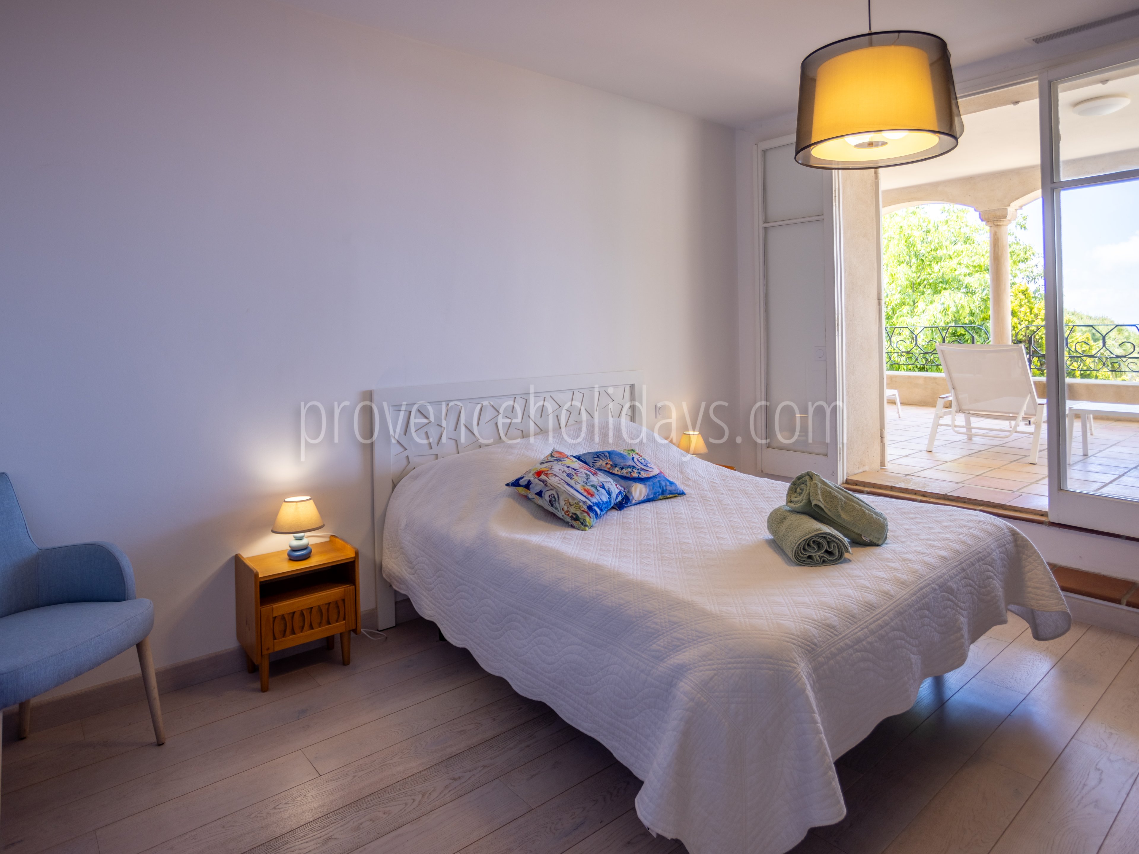16 - Château des Lumières: Villa: Bedroom