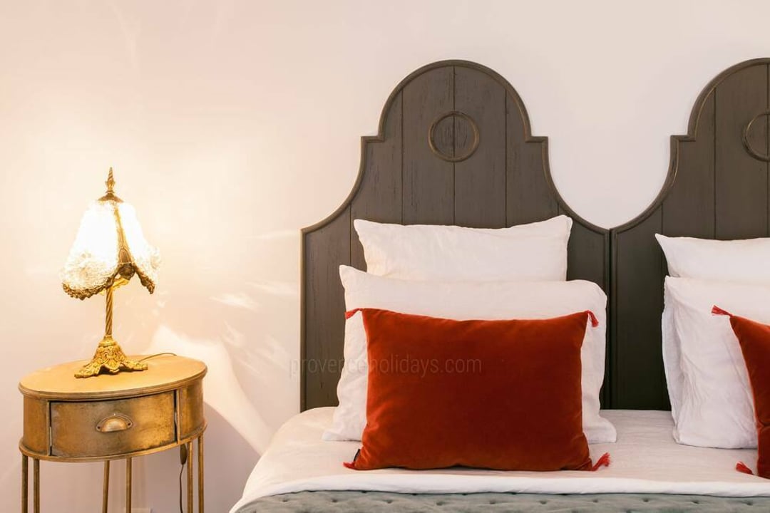 35 - Bastide de Goult: Villa: Bedroom