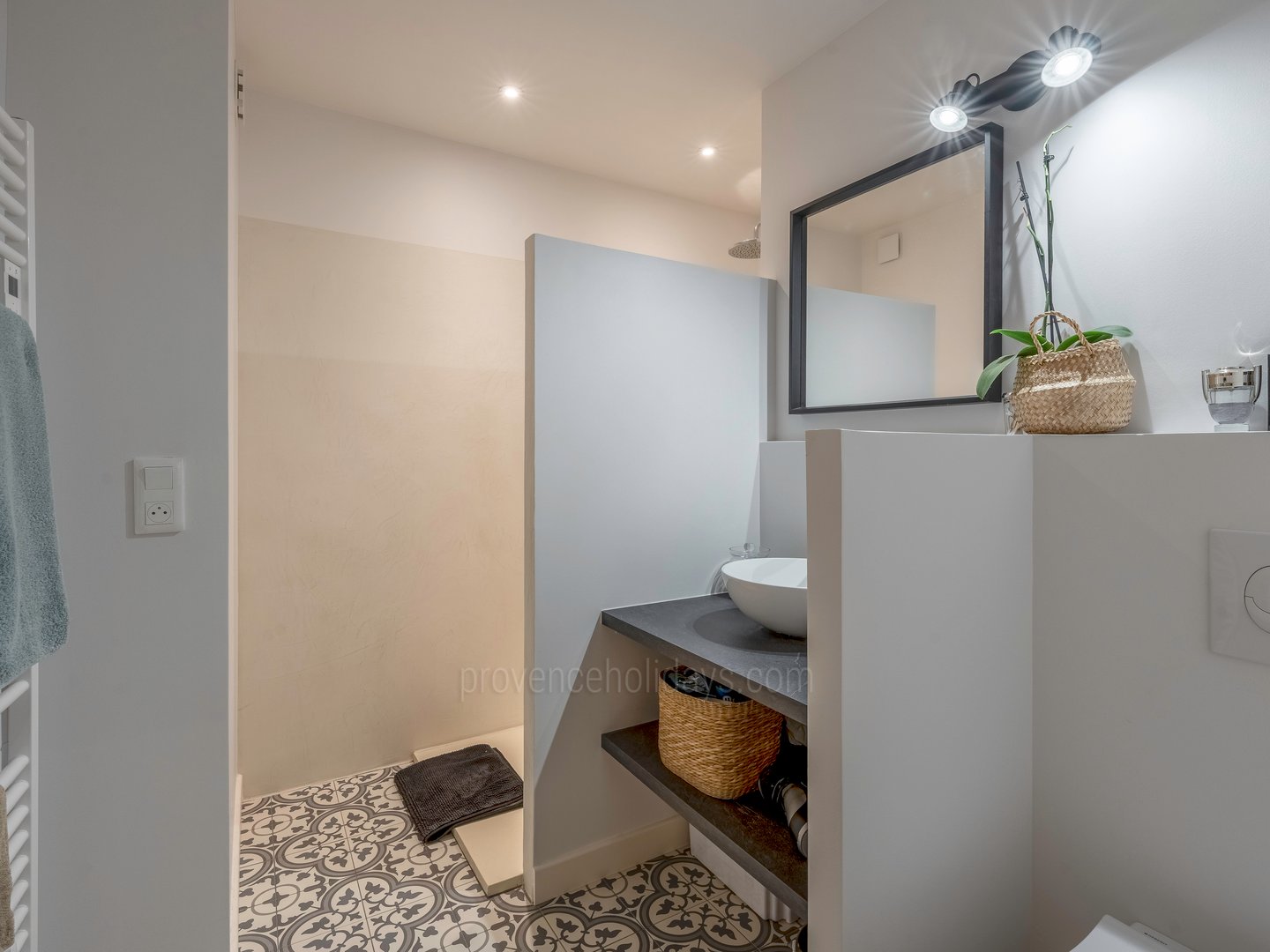 27 - La Vieille Grange: Villa: Bathroom 2