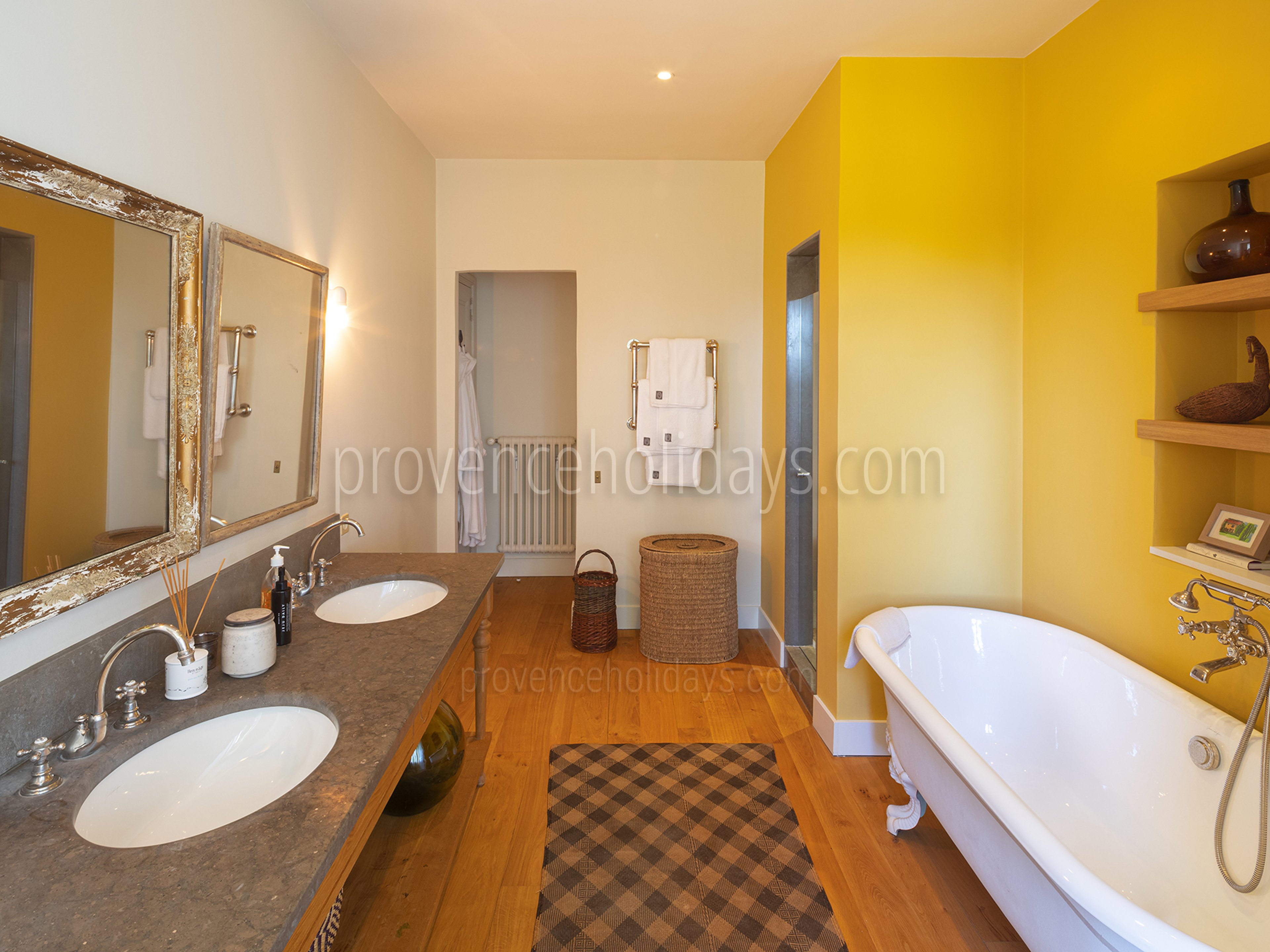 50 - Mas Provence: Villa: Bathroom