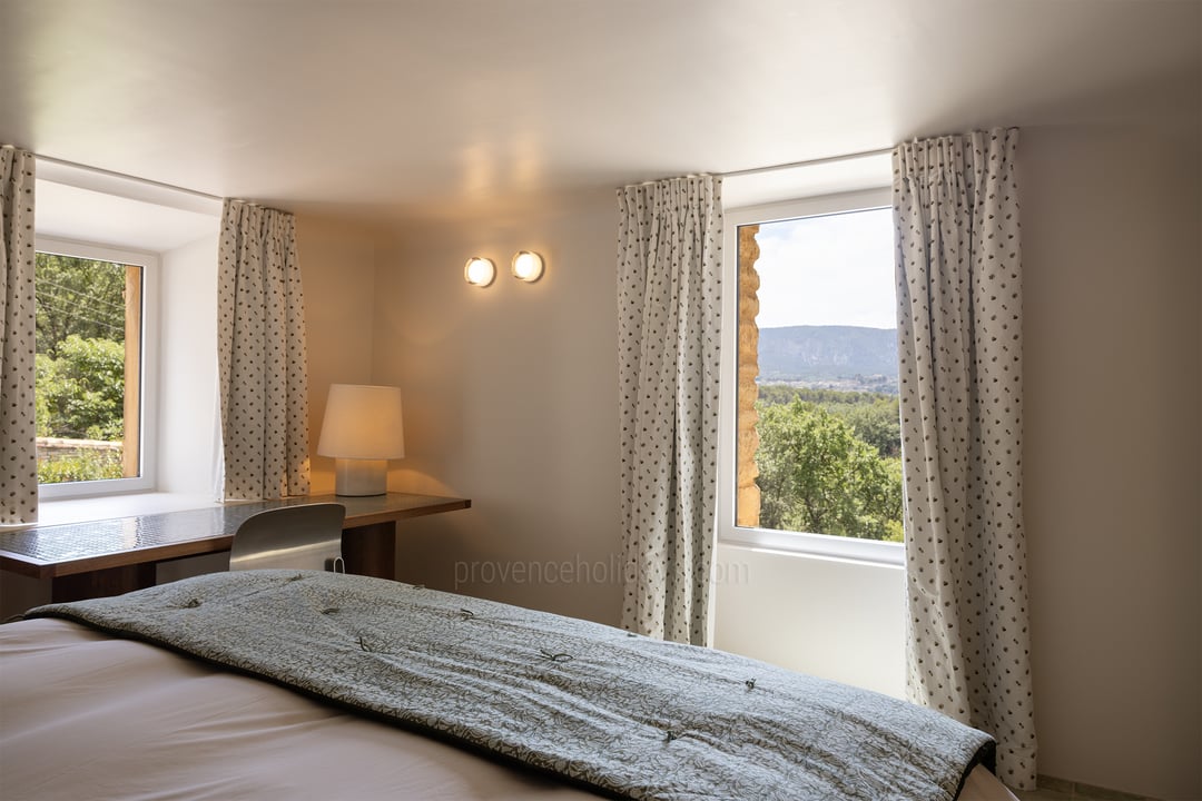 30 - Grand Mas de Provence: Villa: Bedroom