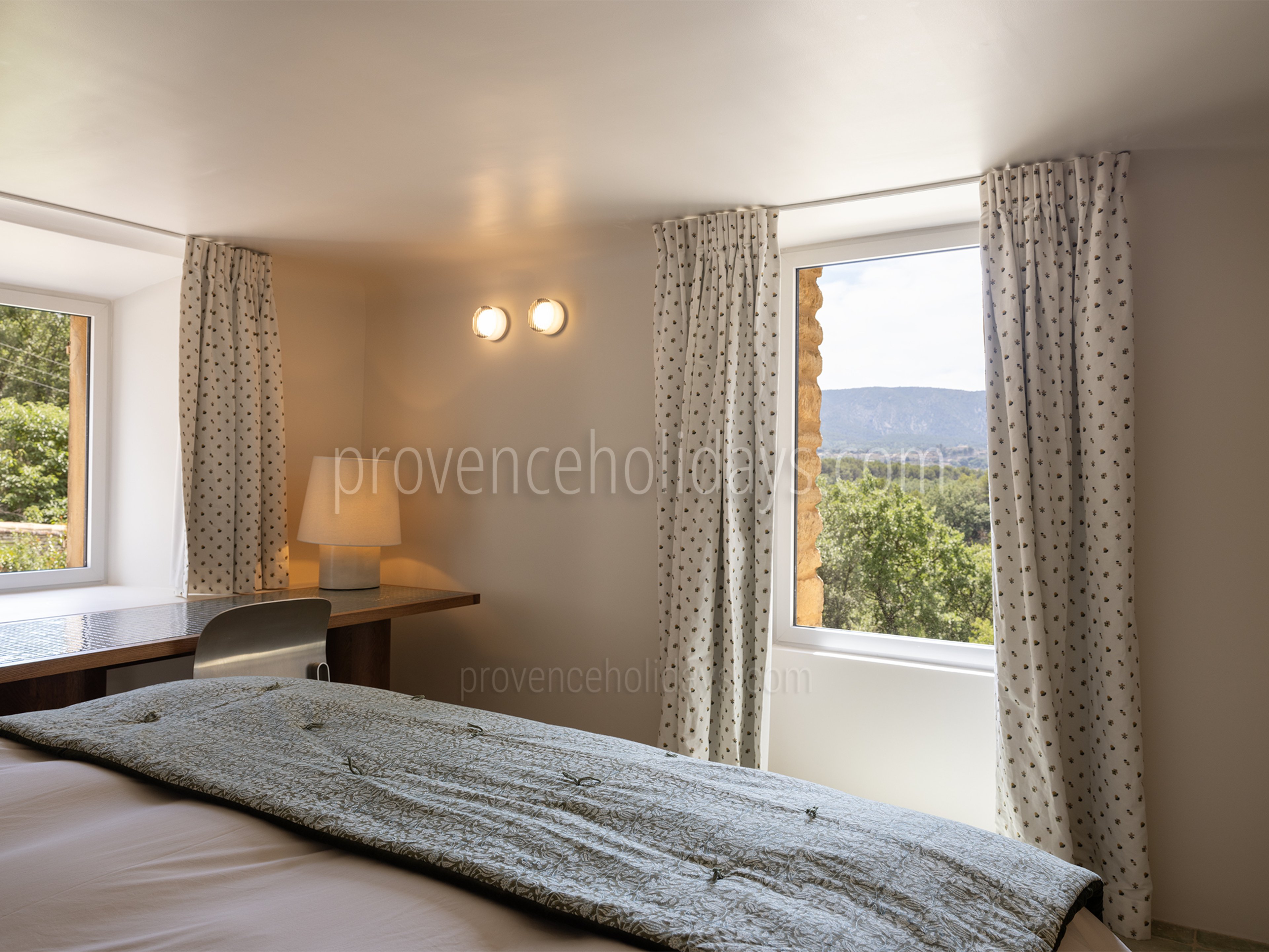 29 - Grand Mas de Provence: Villa: Bedroom