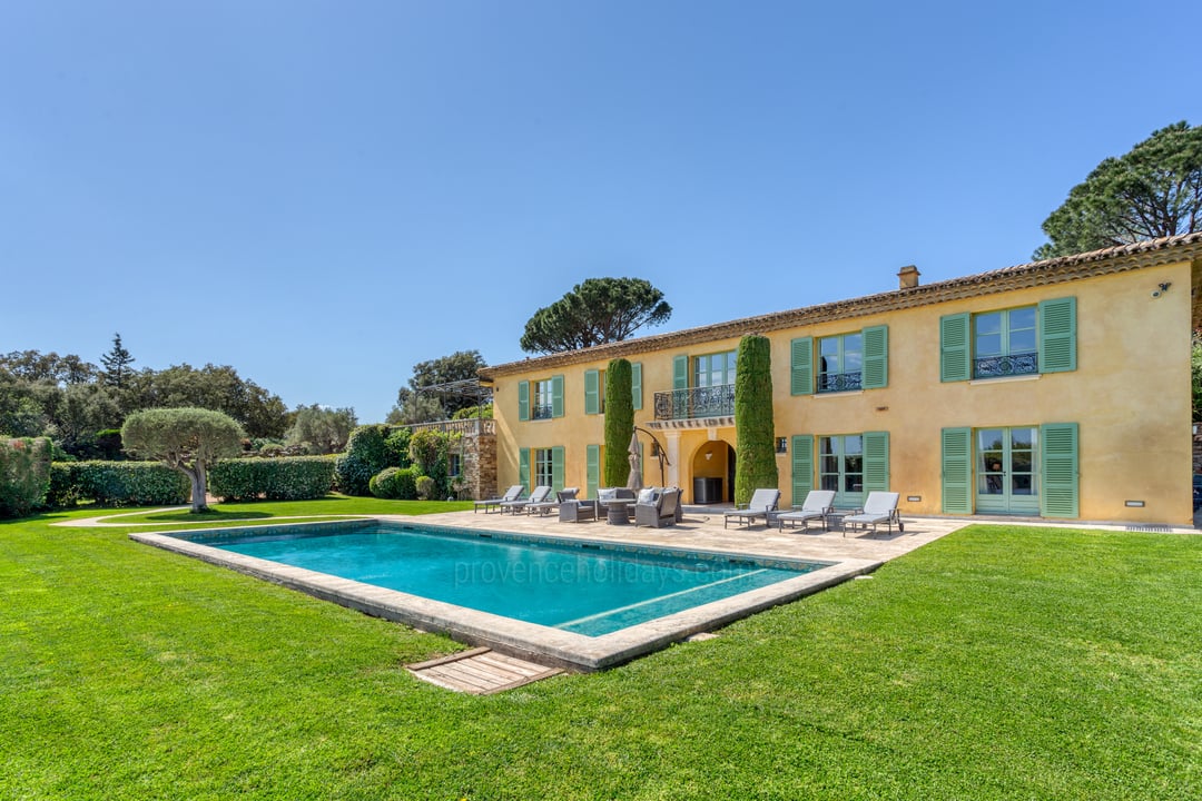 Sublime Provencal villa with sea view for sale in Grimaud